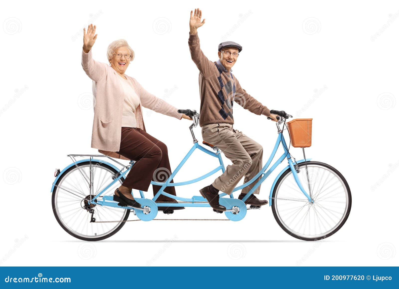 Pareja De Ancianos Montando Una Bicicleta Tándem Azul Y Ondeando Foto de  archivo - Imagen de ocio, activo: 200977620