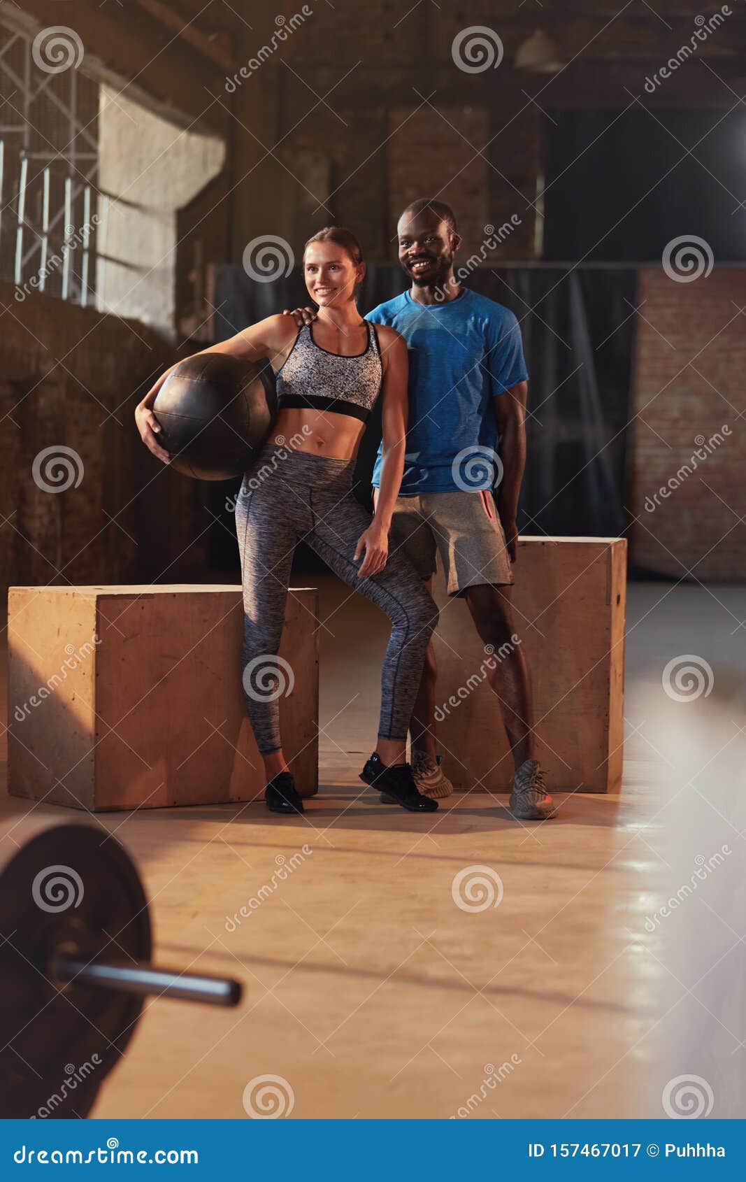 Pareja De Fitness Con Ropa Deportiva DespuÃ©s De Hacer Ejercicio