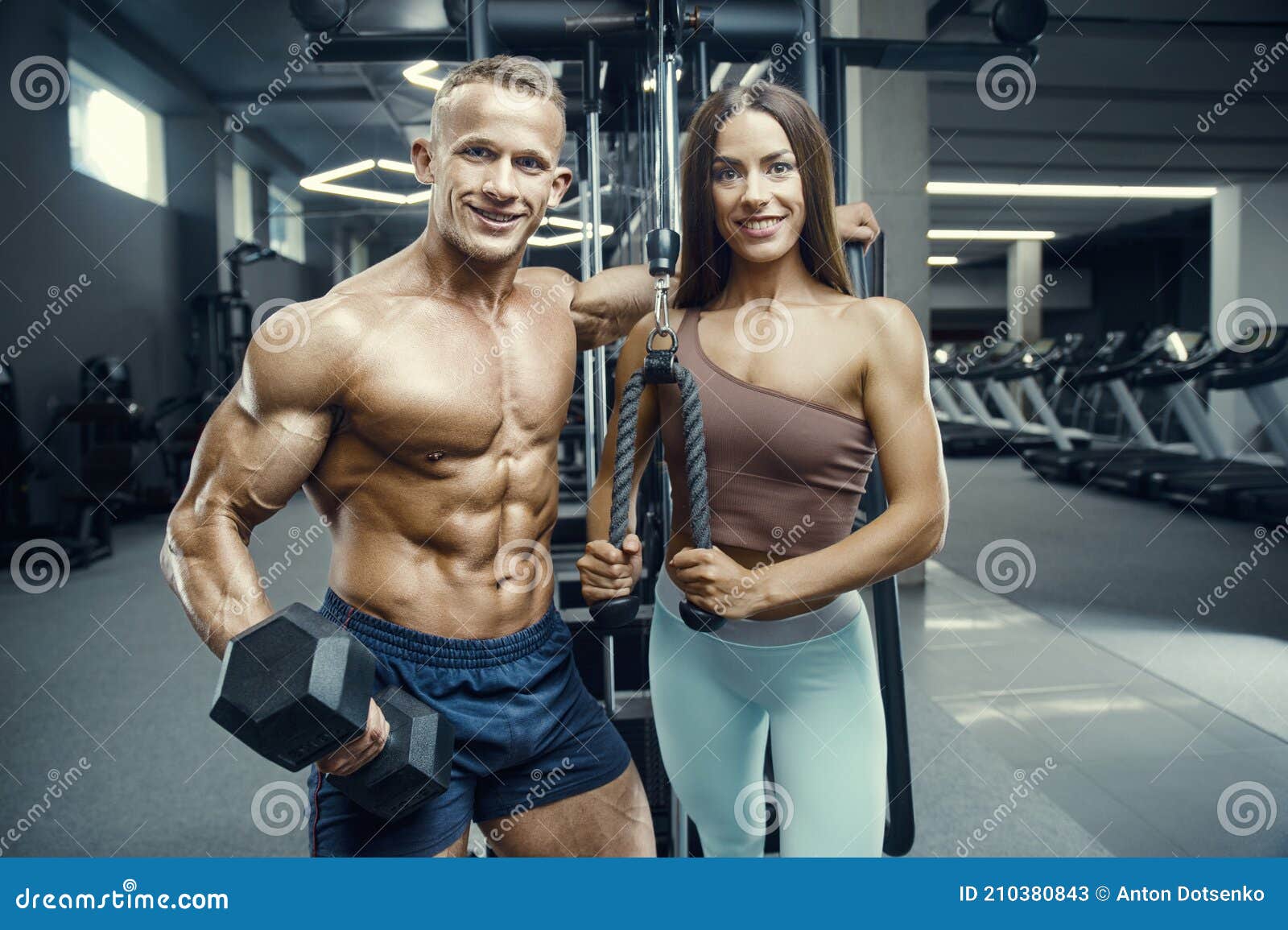 Pareja De Fitness Deportivo Haciendo Ejercicio En El Gimnasio Imagen de archivo - Imagen de abdominales, muscular: 210380843 Pareja De Fitness Deportivo Haciendo Ejercicio En El Gimnasio Imagen de archivo - Imagen de abdominales, muscular: 210380843