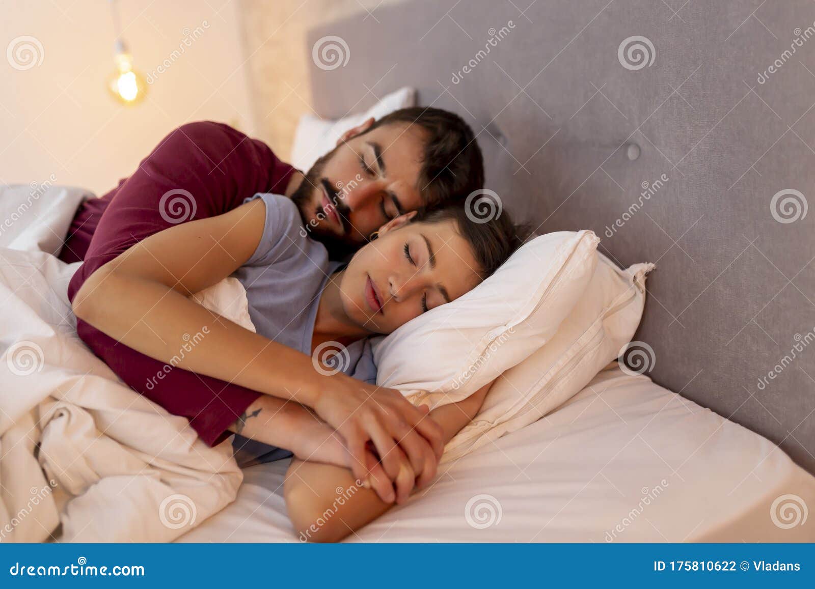 Pareja foto de archivo. Imagen de durmiendo, sereno - 175810622 Pareja foto de archivo. Imagen de durmiendo, sereno - 175810622