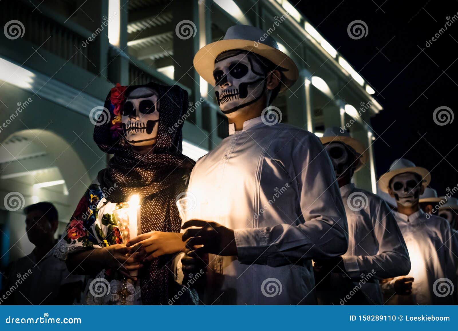 Parejas Bailarinas De Dia De Los Muertos Catrina En Fila Frente Al Palacio Municipal De Mérida, México Imagen editorial - Imagen de pintura, festival: 158289110 Parejas Bailarinas De Dia De Los Muertos Catrina En Fila Frente Al Palacio Municipal De Mérida, México Imagen editorial - Imagen de pintura, festival: 158289110