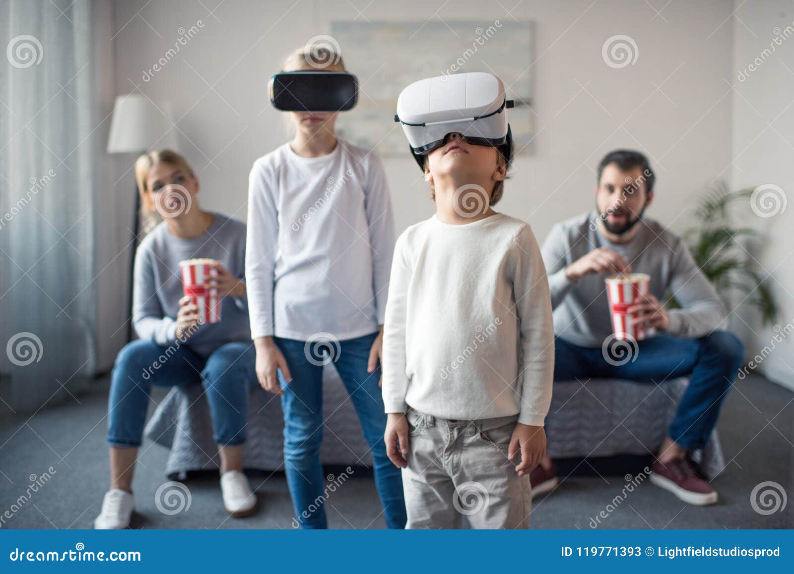 Parents with Pop Corn Watching Kids Playing in Vr Stock Image - Image of junk: 119771393