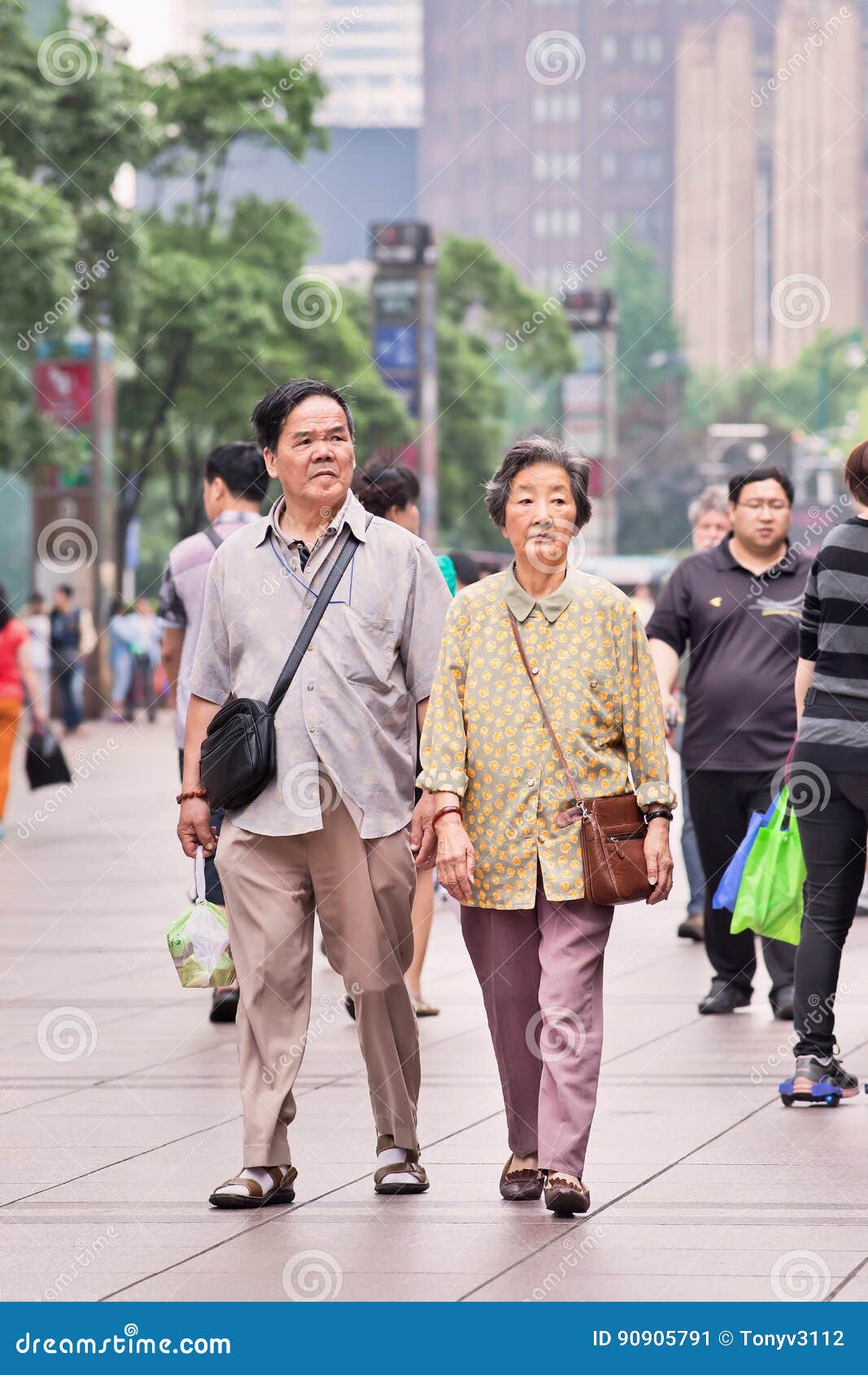 TAIPEI, TAIWAN - JANEIRO DE 2008: Grupo Sem Nome De Idosos Joga Xadrez  Chinês Xianaquiano Próximo à Rua Em Taipei Em 8 De Janeiro Imagem de Stock  Editorial - Imagem de divertimento, cidade: 198253819