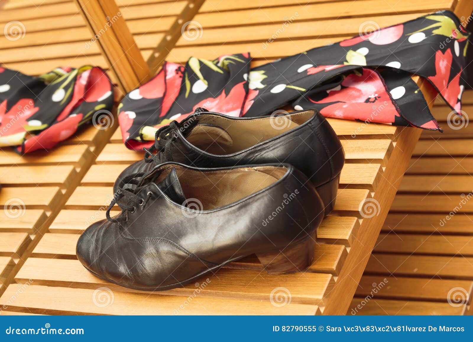 Pares De Zapatos De Cuero Usados En El Baile Del Flamenco de archivo - Imagen de mujer, negro: 82790555