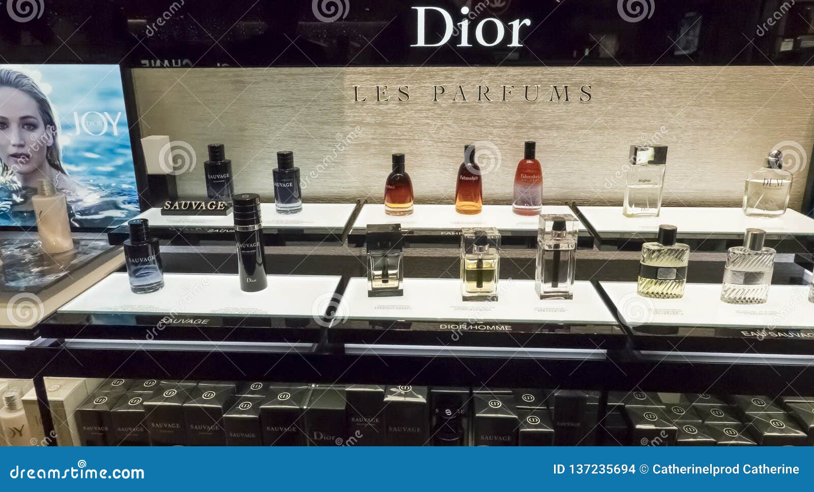 Logo Dior marque de luxe marque de mode exempté fond blanc Photo Stock   Alamy