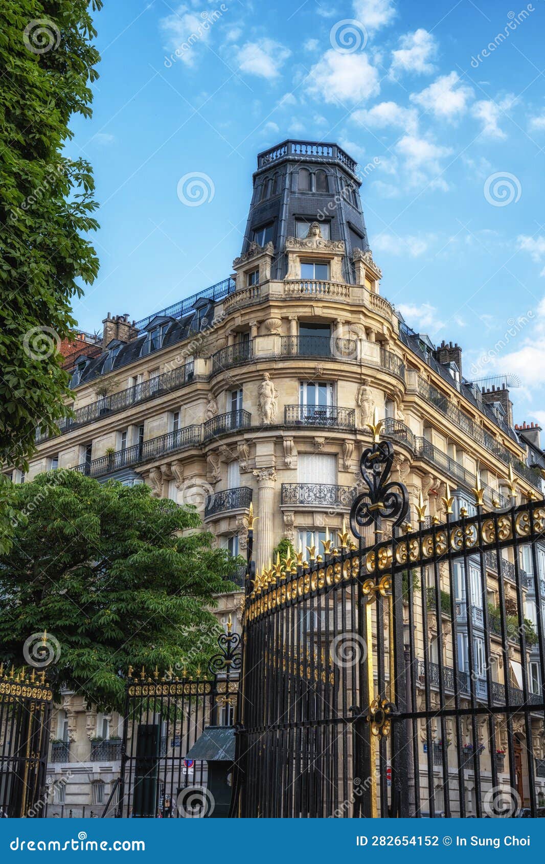 Paris Apartment Building View Stock Photo - Image of travel, iconic ...