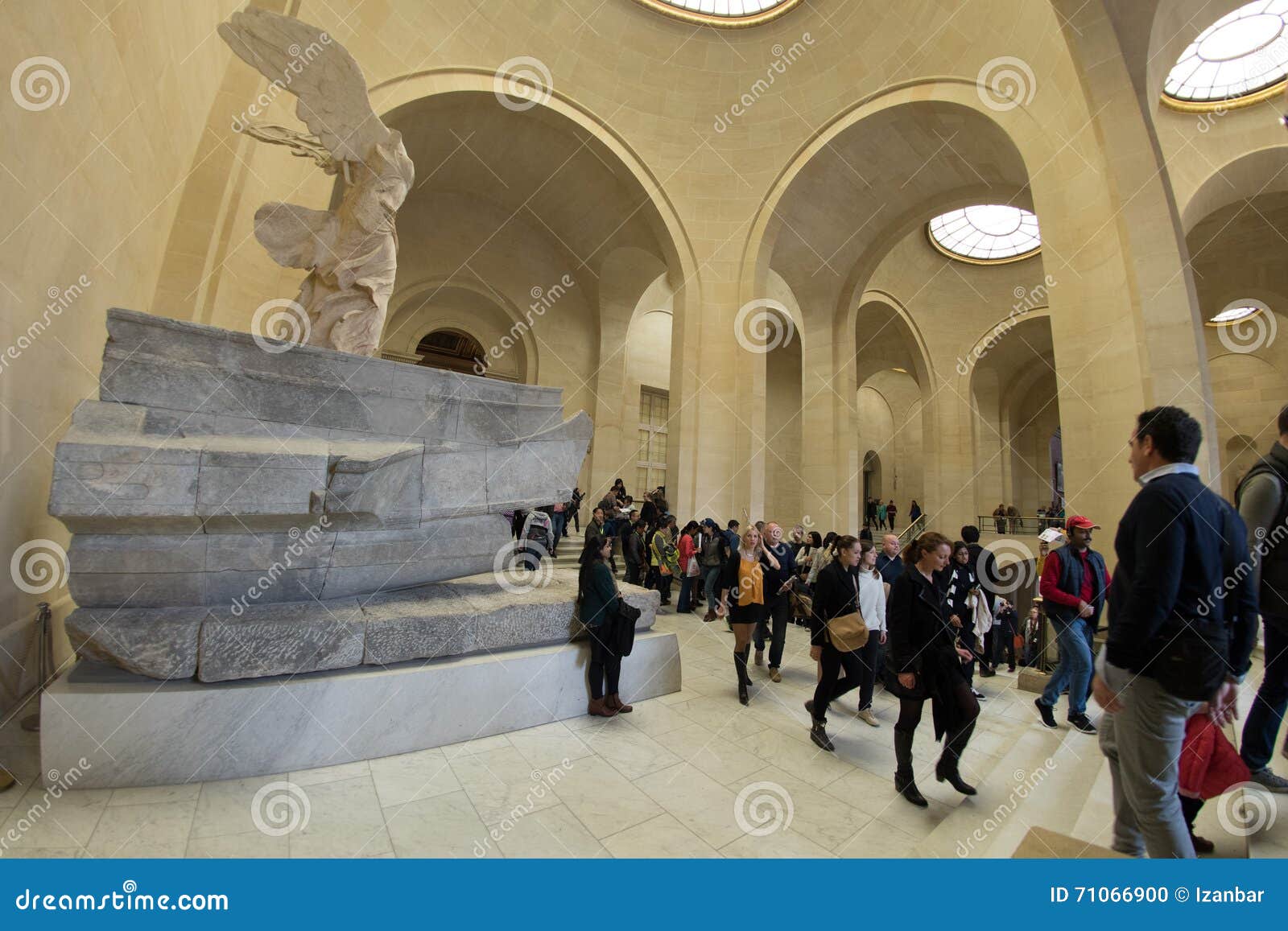 PARIS, FRANCE - APRIL 30, 2016 - Louvre Museum Crowded of Tourist Editorial Image - Image of