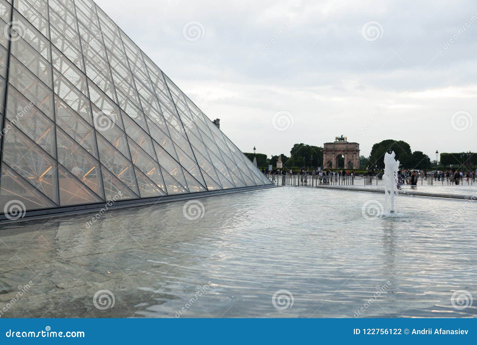 Paris France 1er Juin 2018 Place De Musée De Louvre