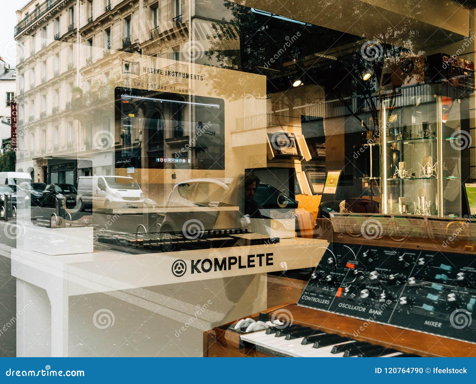 Native Instruments Komplete Set for Music Creators Editorial Image - Image  of power, electronics: 120764790