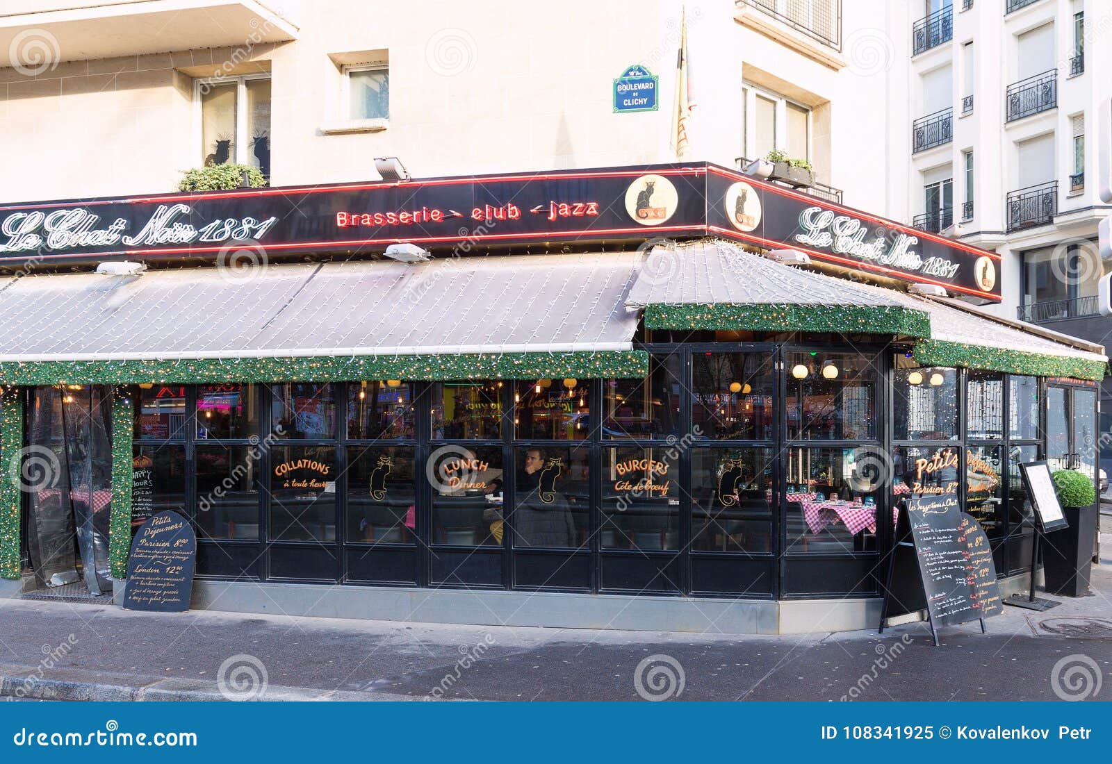 The Chat Noir Is Historical Bistro Located In Montmatre Area