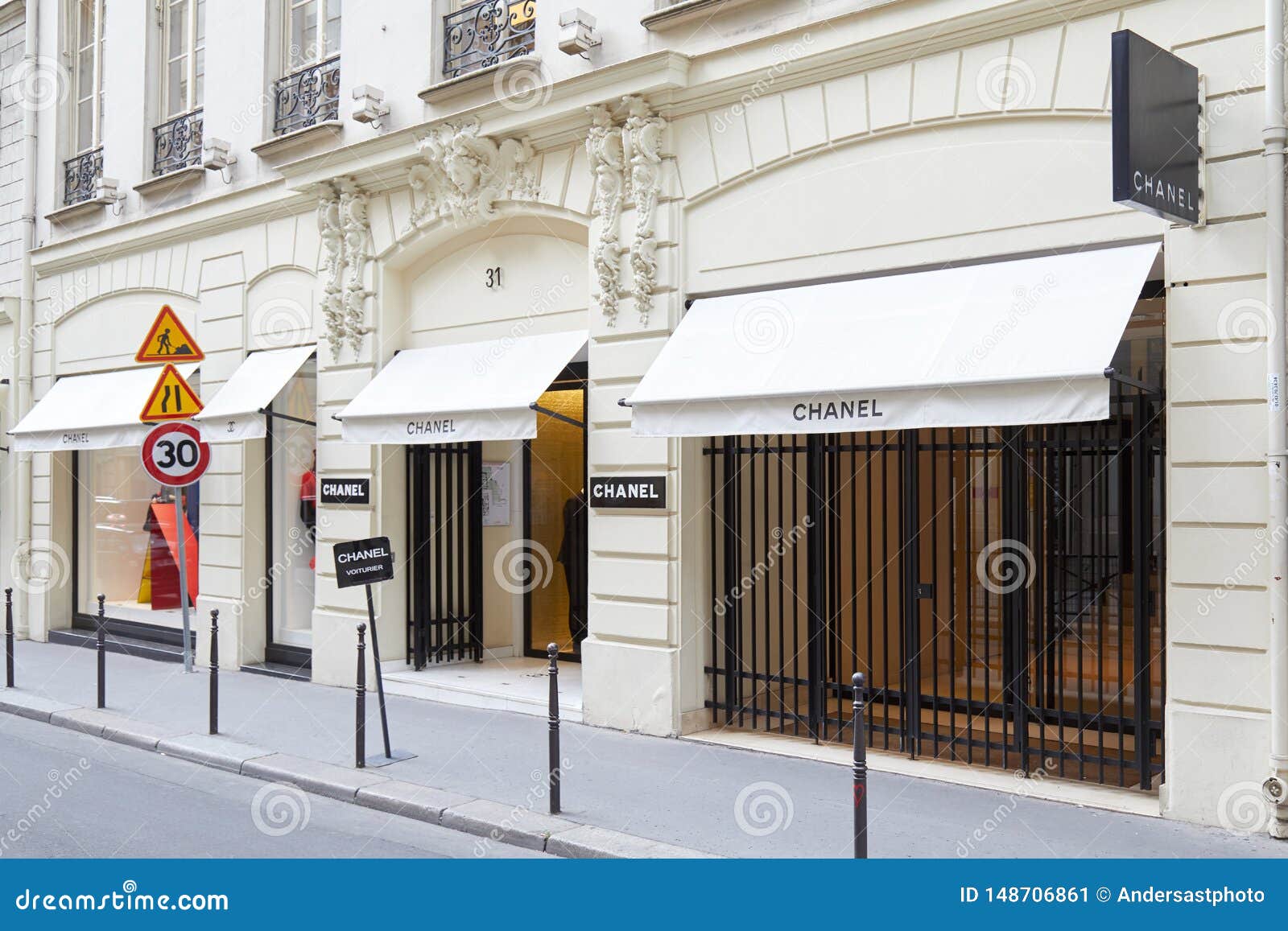 Chanel Fashion Luxury Store In Paris, France Editorial Photo - Image of business, avenue: 148706861