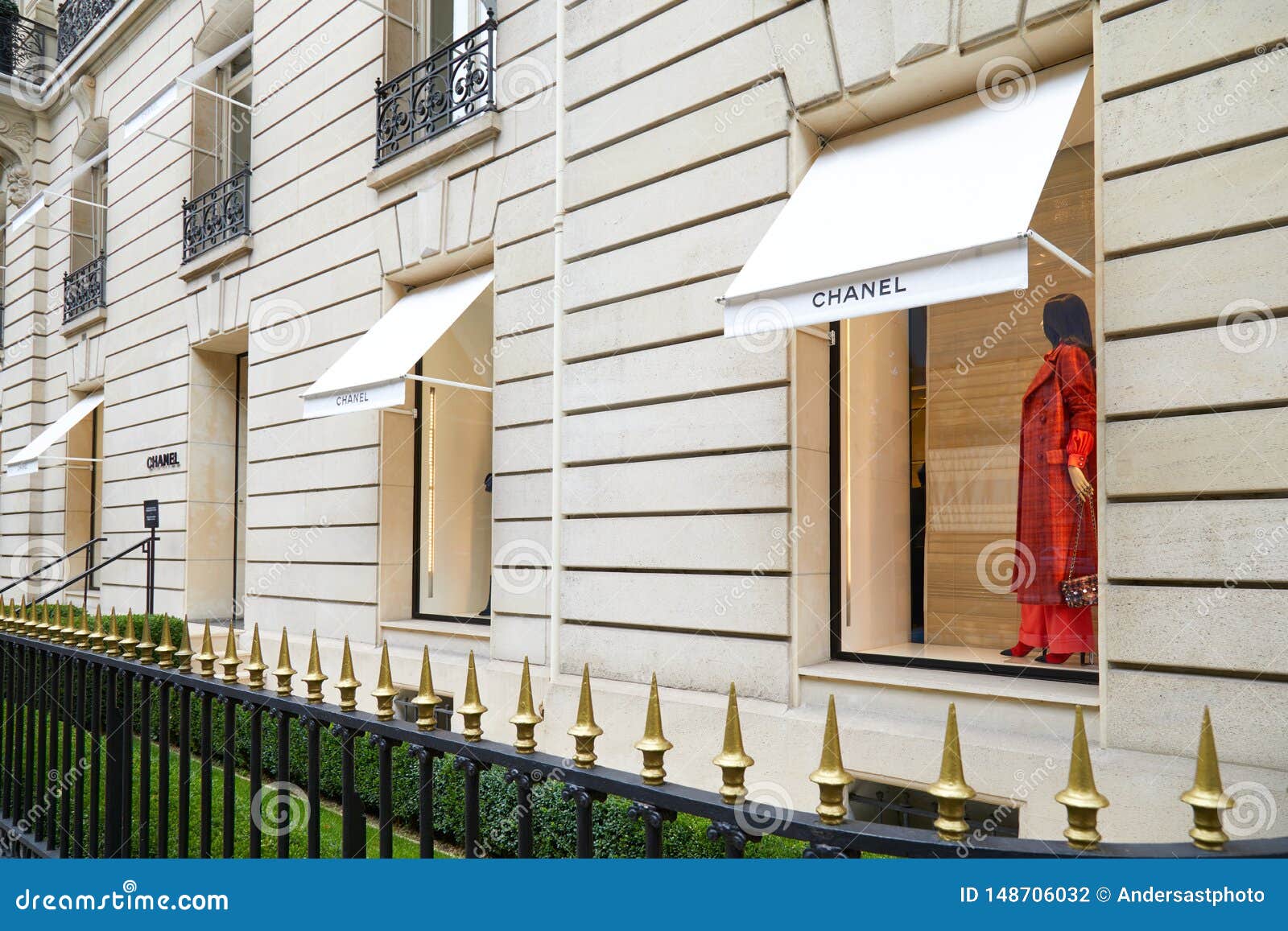 Chanel Fashion Luxury Store In Avenue Montaigne In Paris, France Editorial Photography - Image ...
