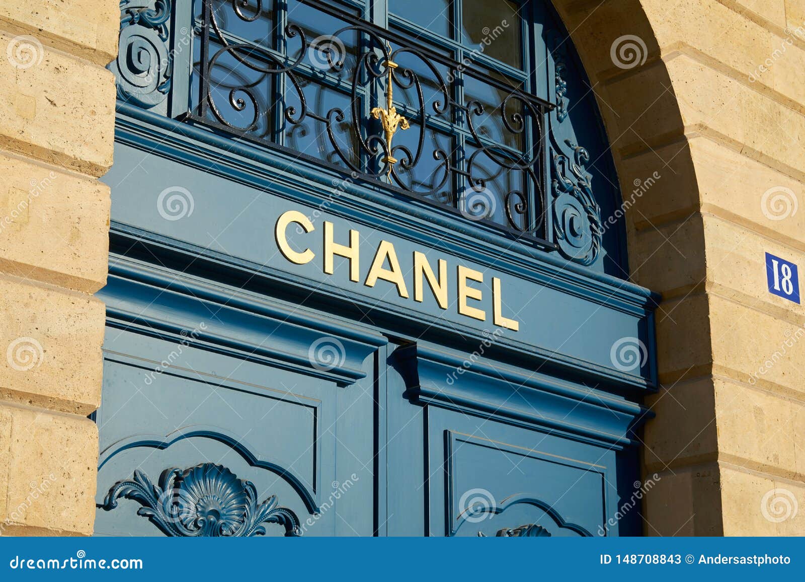 348 Chanel Store Paris Stock Photos - Free & Royalty-Free Stock Photos from  Dreamstime