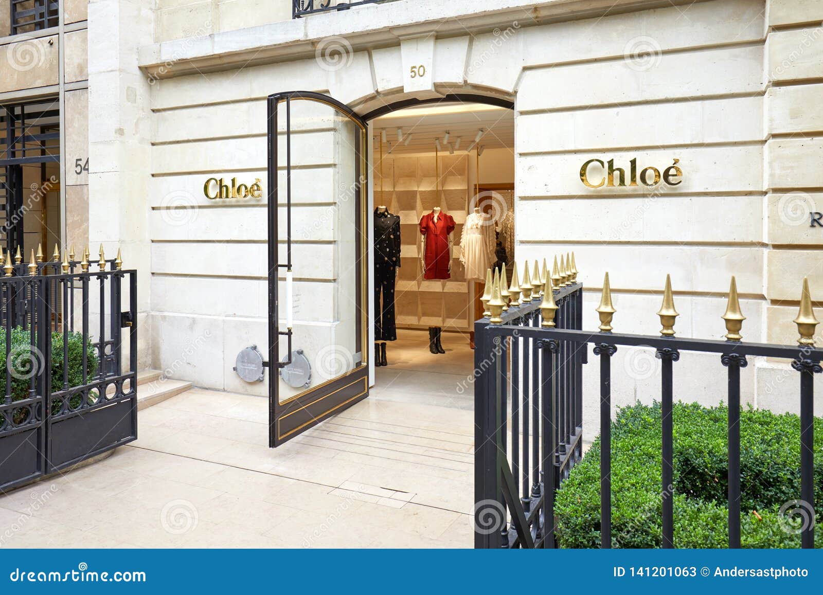 Gucci Fashion Luxury Store in Avenue Montaigne in Paris, France Editorial  Photography - Image of door, montaigne: 142521187