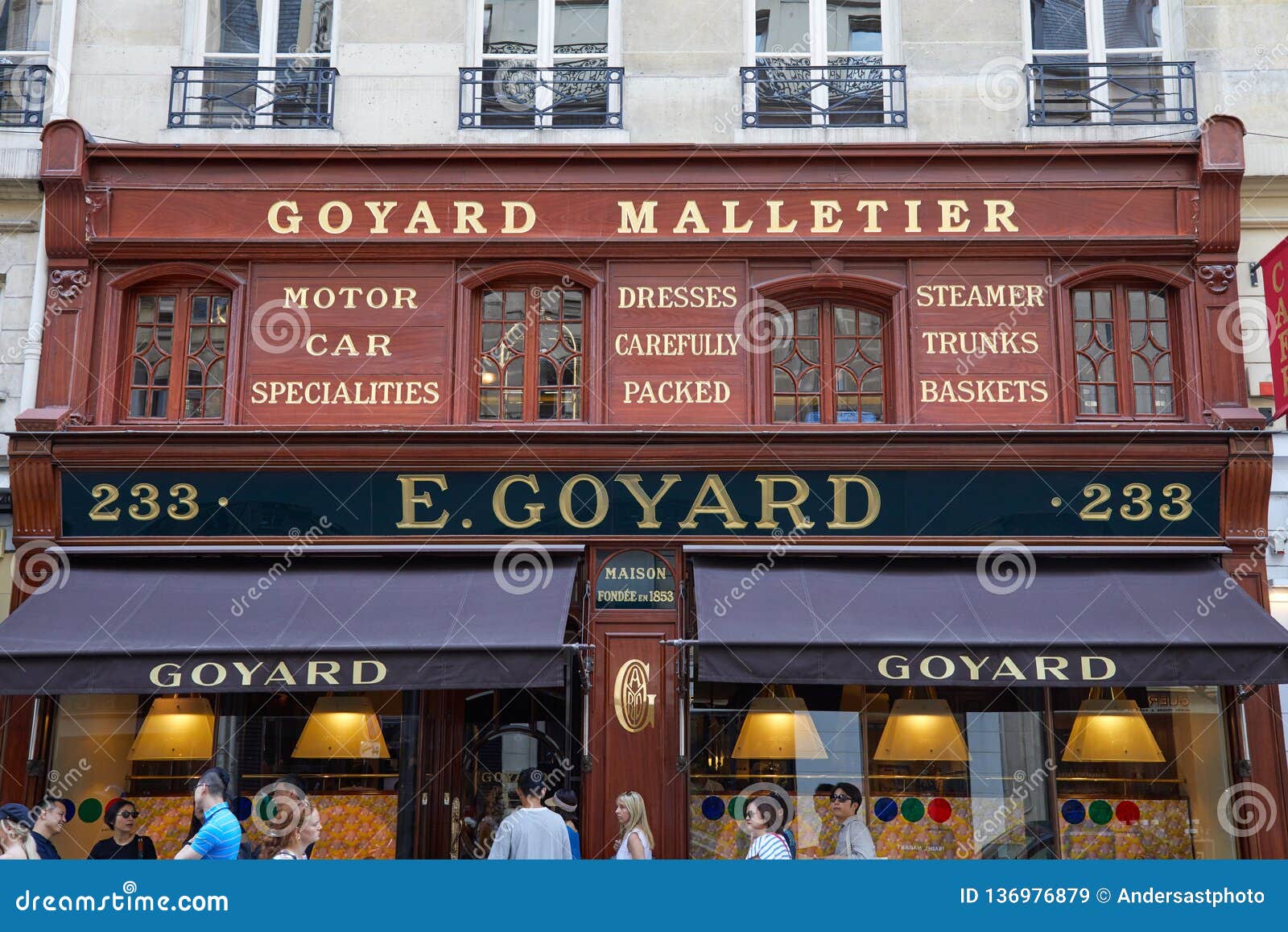 Goyard Luxury Store In Paris With Window And And People Waiting In