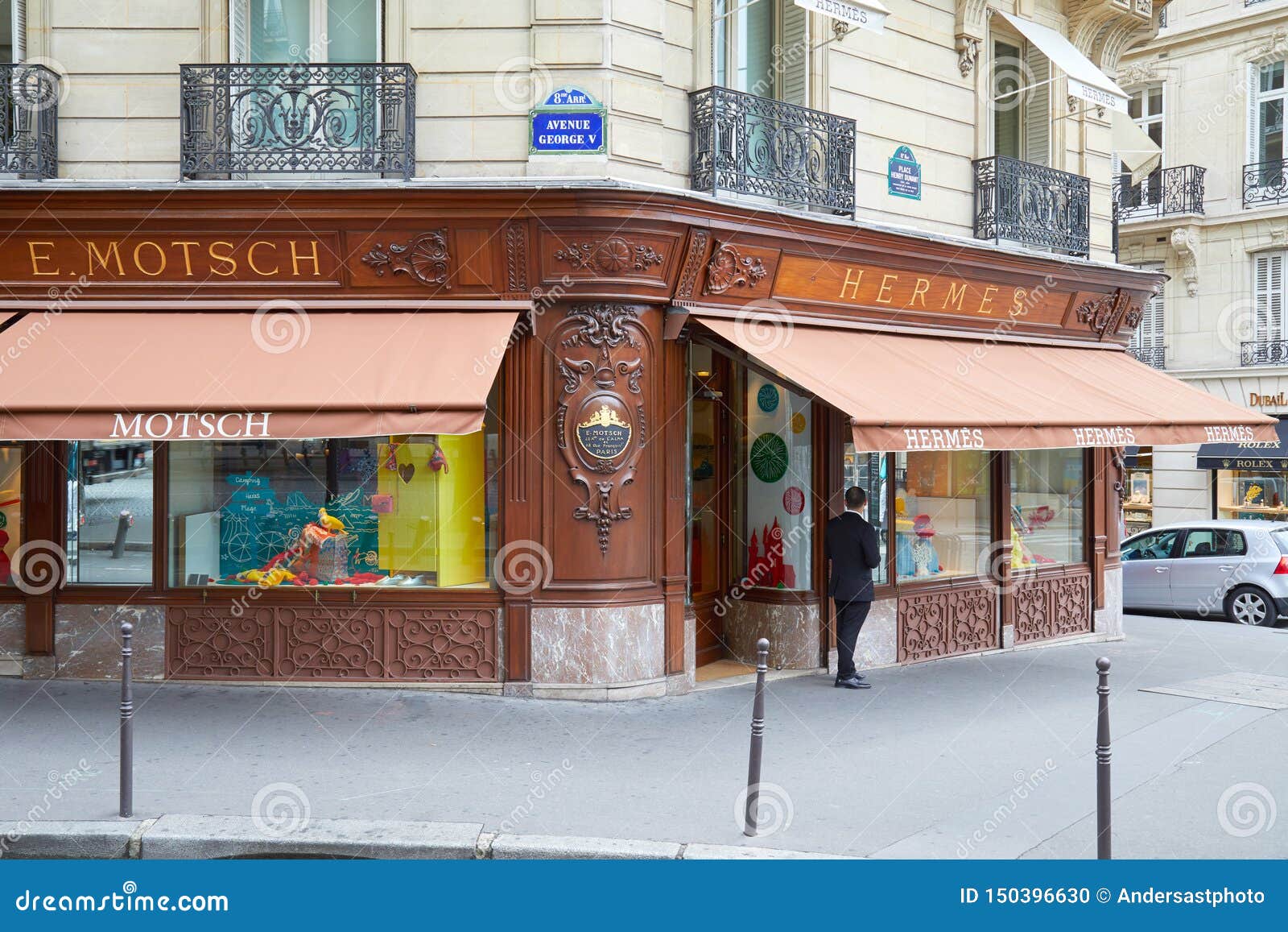 Louis Vuitton store on Avenue George V, , Stock Video