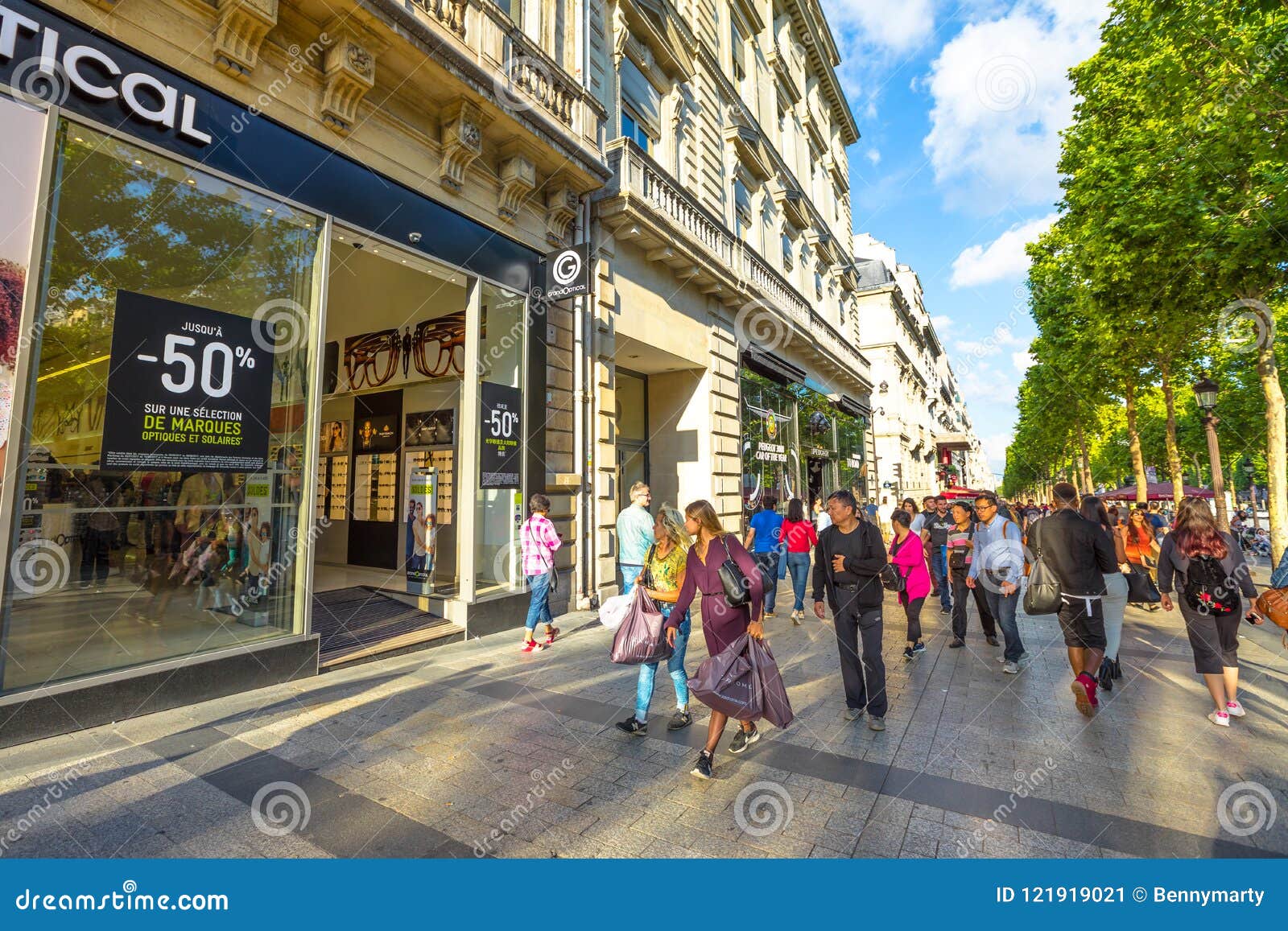 Avenue des champs elysées shopping hi-res stock photography and