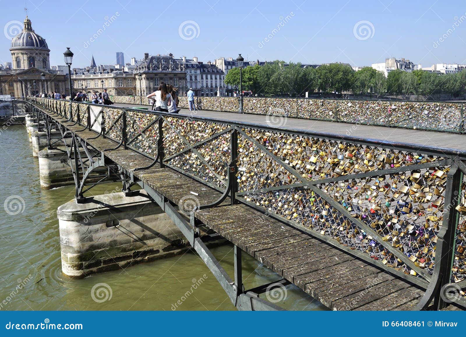 PARIS, FRANCE - JUNE 6., 2013: Lovers Have Locked Thousands of Locks To the Pont  Des Arts Bridge in Paris. the Padlocks, with Keys Editorial Photo - Image  of icon, metal: 66408461
