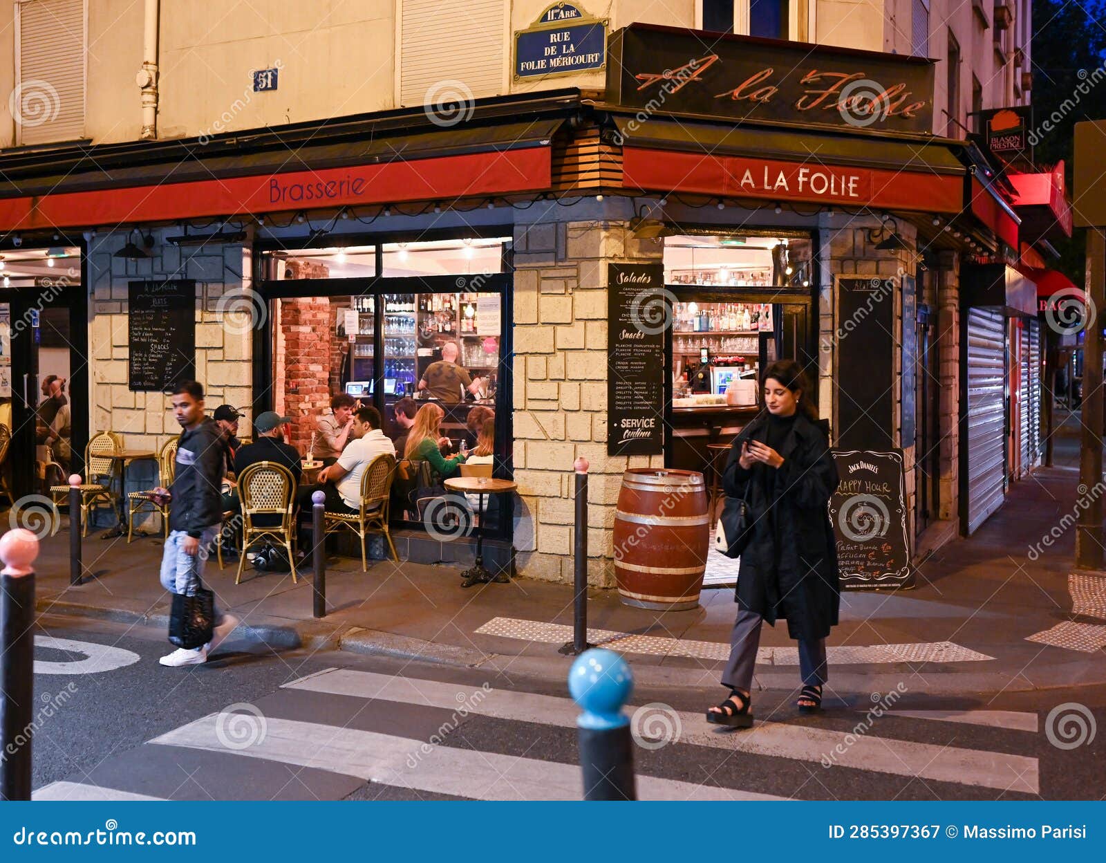 Paris,France, June 2022. Nightlife in a Paris Bistro Editorial ...