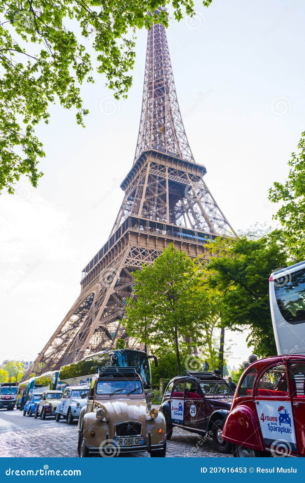 spot photo tour eiffel voiture