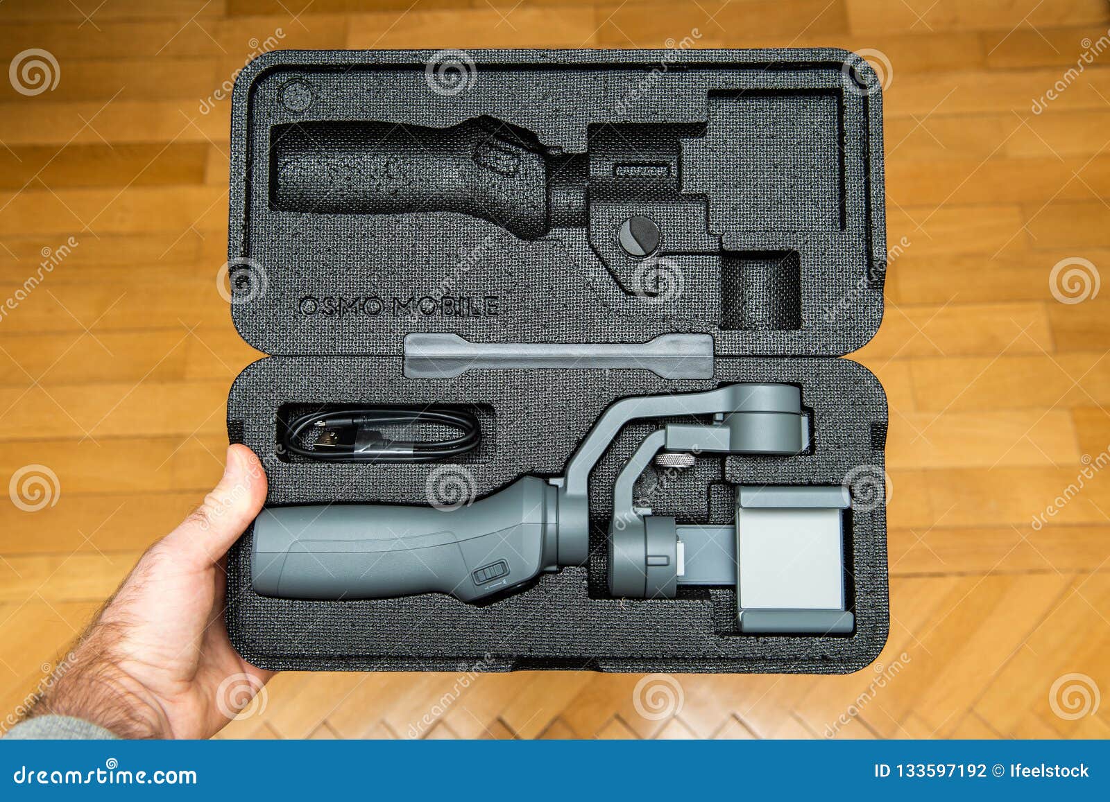 Beregning semester retfærdig DJI Ronin S Superior 3-axis Stabilization System Unboxing by Use Editorial  Photography - Image of osmo, axis: 133597192