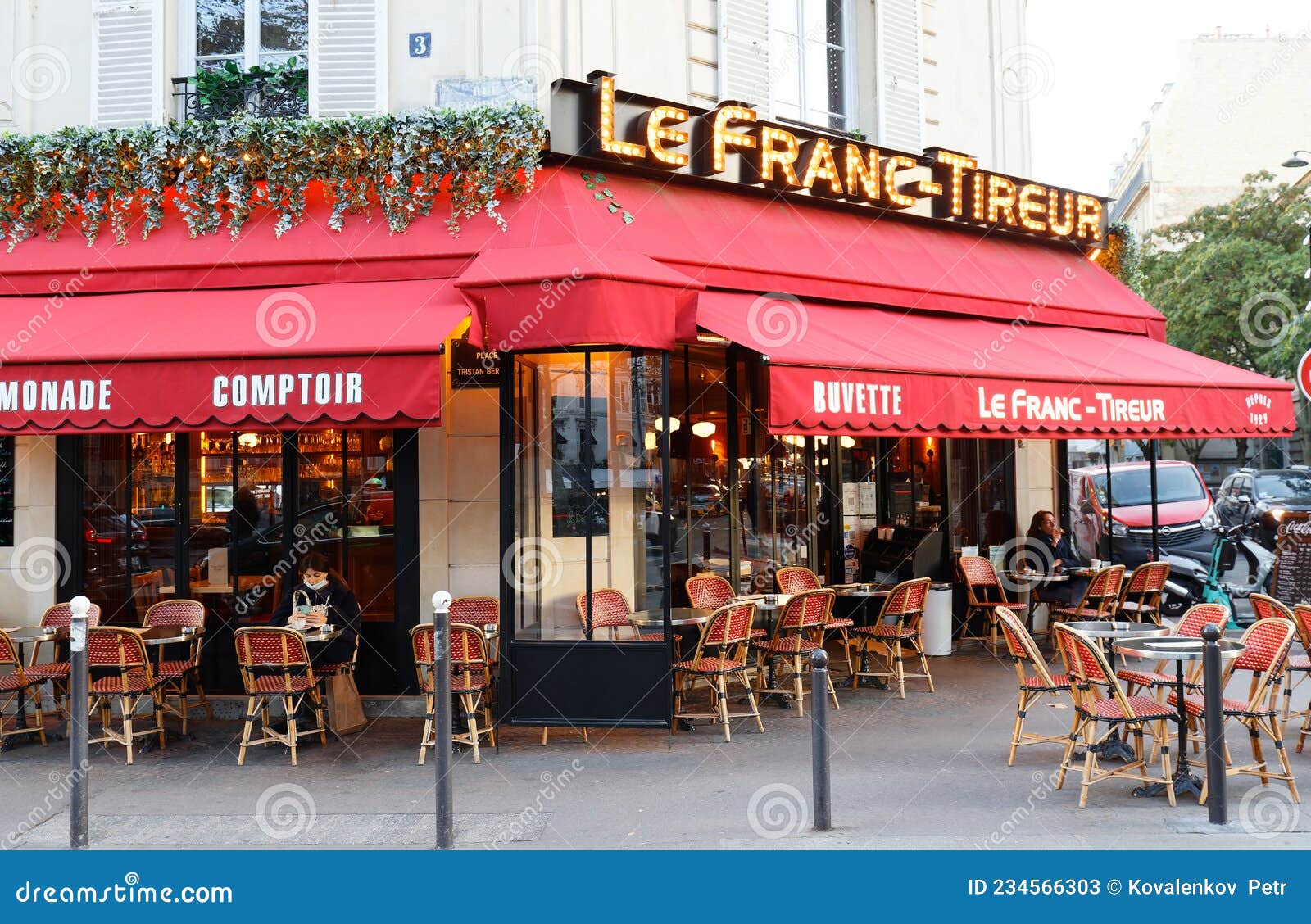 The Traditional Parisian Resaurant Le Franc Tireur . it Located in 17 ...
