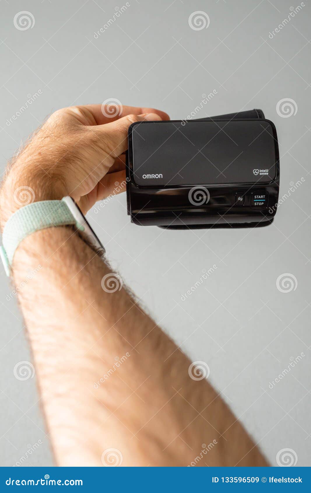 Man Holding Electronic Omron Blood Pressure Monitor Evolv Editorial Stock  Image - Image of display, diagnostics: 133596509