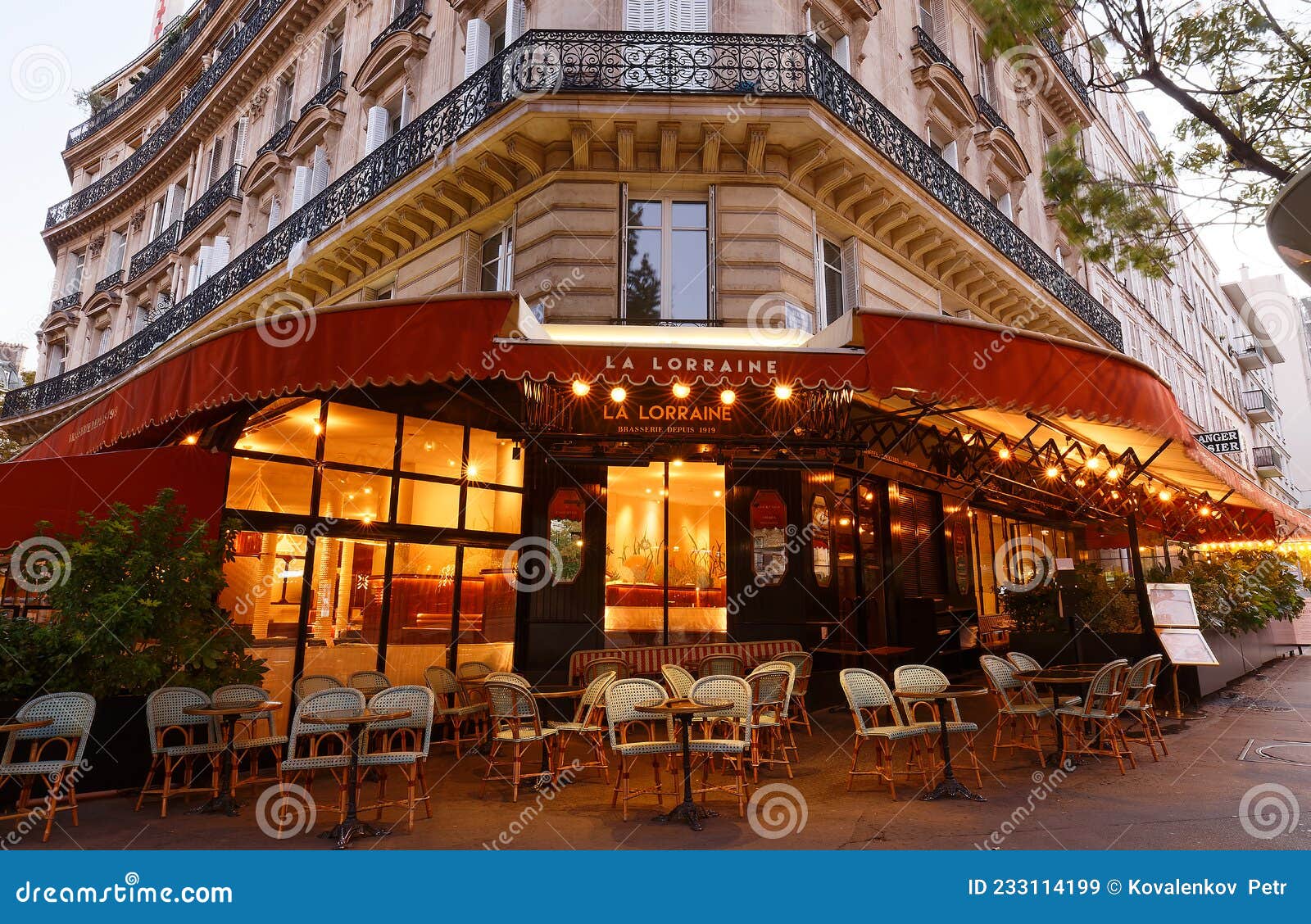 Brasserie La Lorraine is a Beautiful, Elegant Restaurant at Place Des