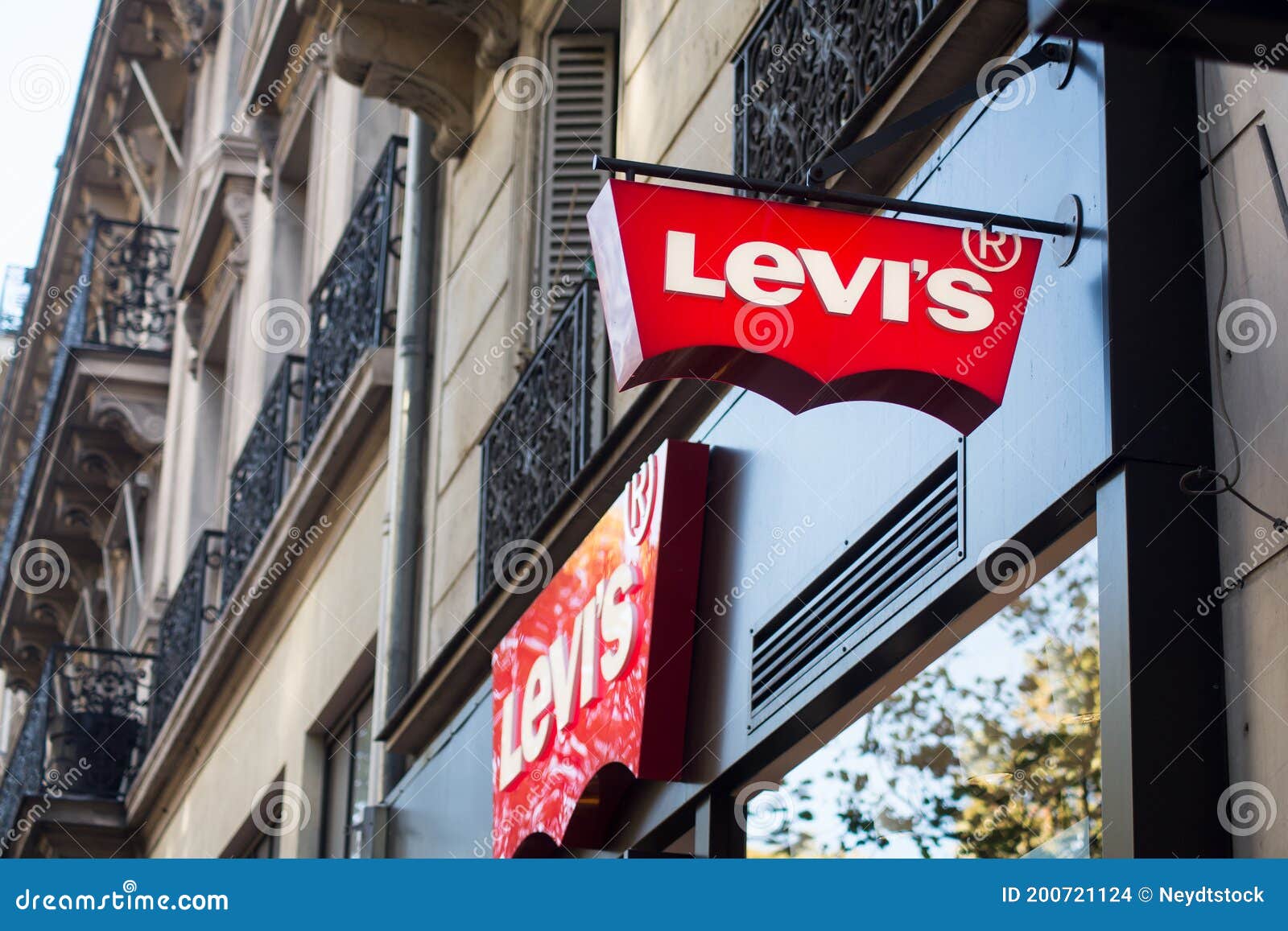 Levi`s Logo on Store Front in the Street Editorial Stock Image - Image of  jeans, jean: 200721124