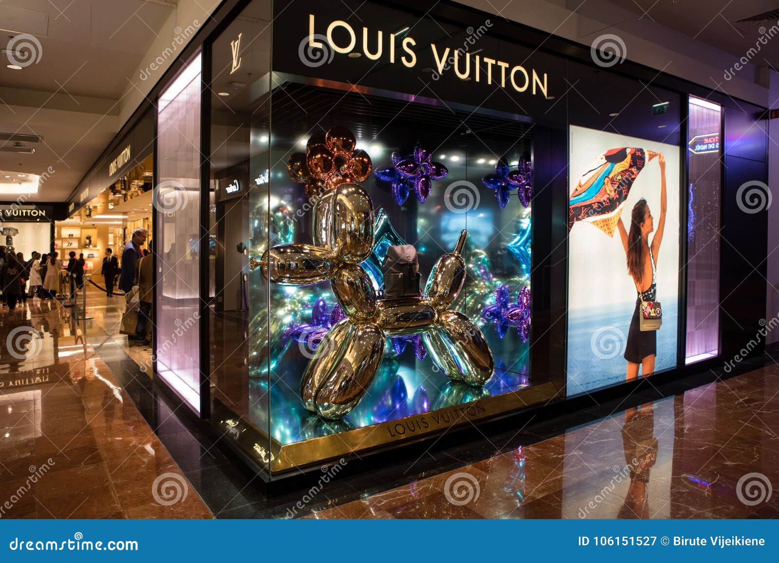 Showcase Of Famous Designer Bag Brand Louis Vuitton Editorial Photography - Image of boutique ...