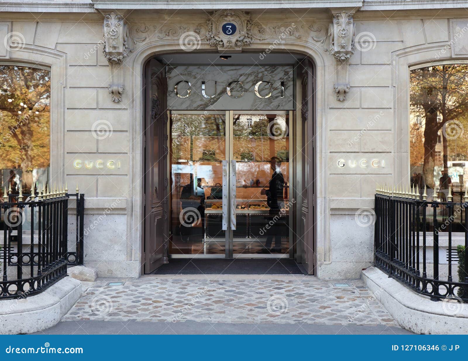 Gucci Fashion Luxury Store in Avenue Montaigne in Paris, France Editorial  Photography - Image of door, montaigne: 142521187