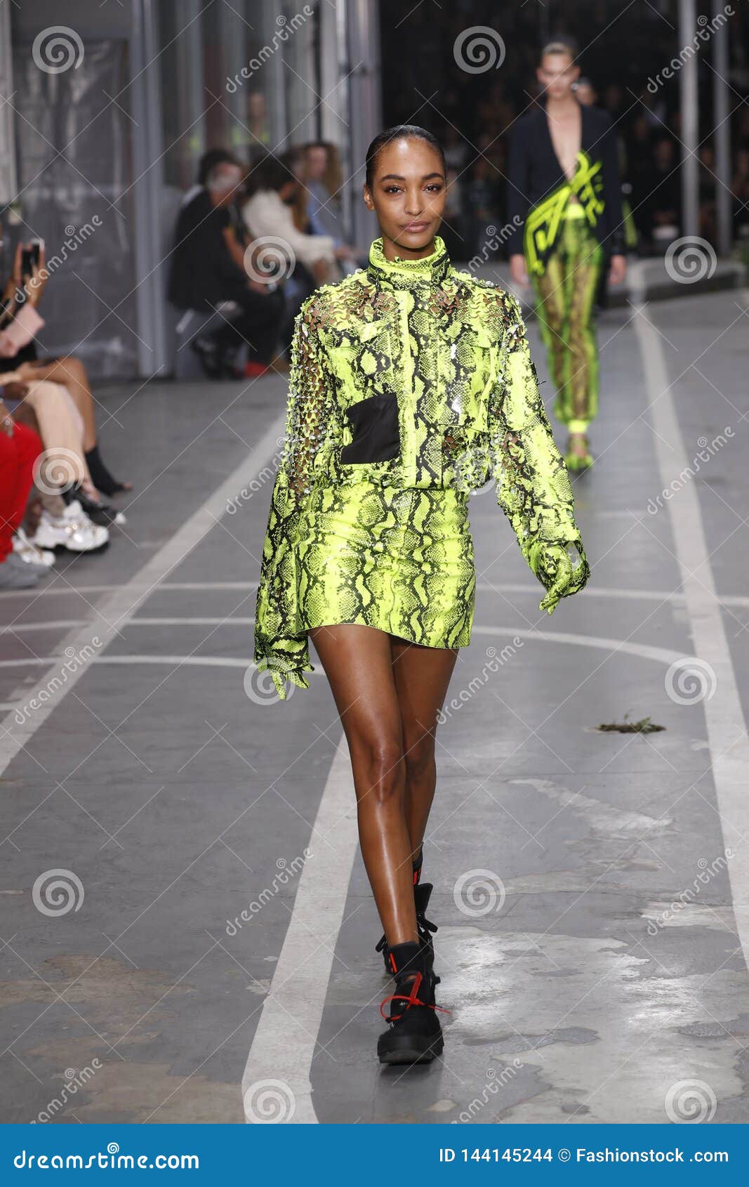 Dunn Walks the Runway the Off-White Show As Part of Paris Fashion Womenswear Spring/Summer 2019 Editorial Stock Image - of fashion, catwalk: 144145244