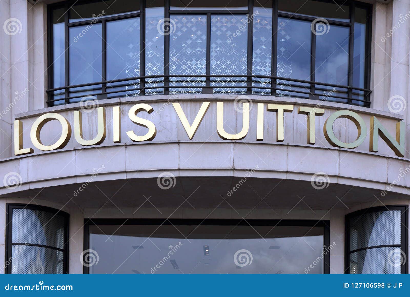 Paris, France, 22 september 2018:letters VL on the building of louis vuitton  in Paris, France Stock Photo - Alamy
