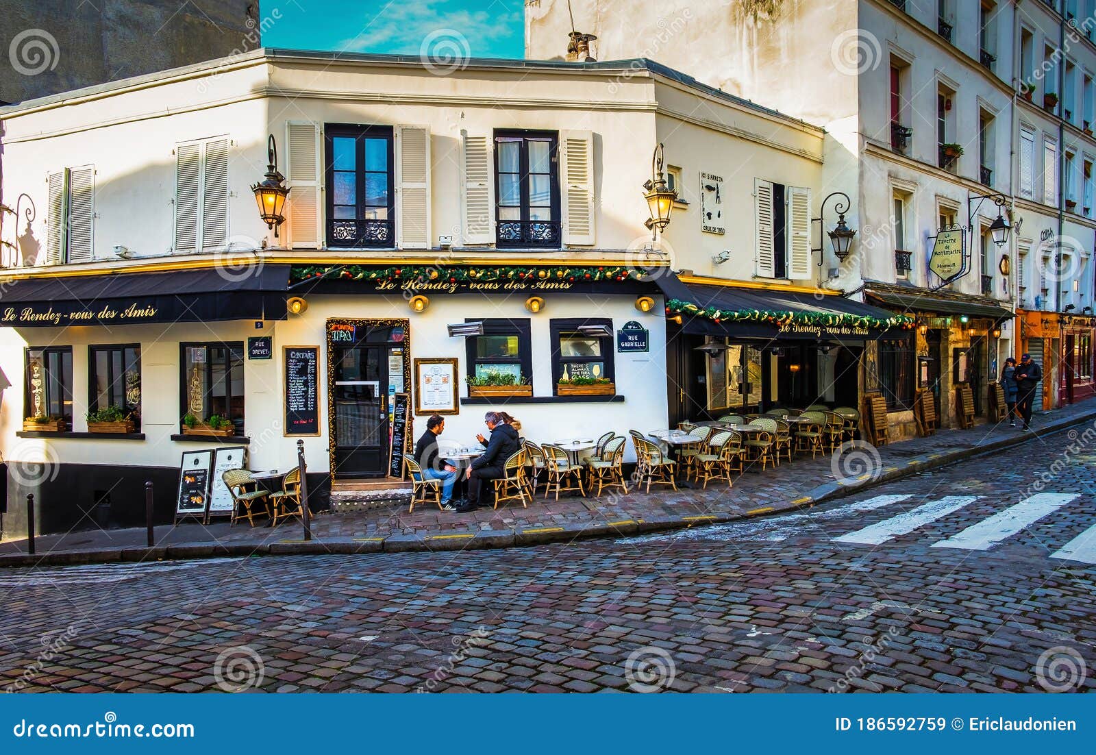 Paris-Le Rendez-Vous Des Amis 2 Editorial Stock Image - Image of urban ...