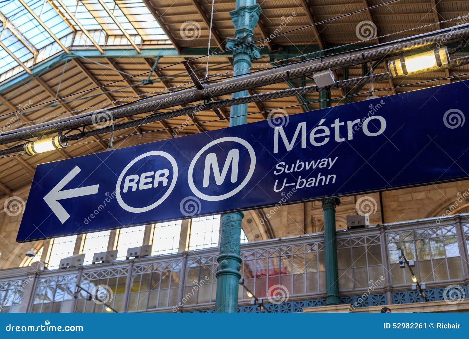 117 Rer Metro Stock Photos - Free & Royalty-Free Stock Photos from  Dreamstime