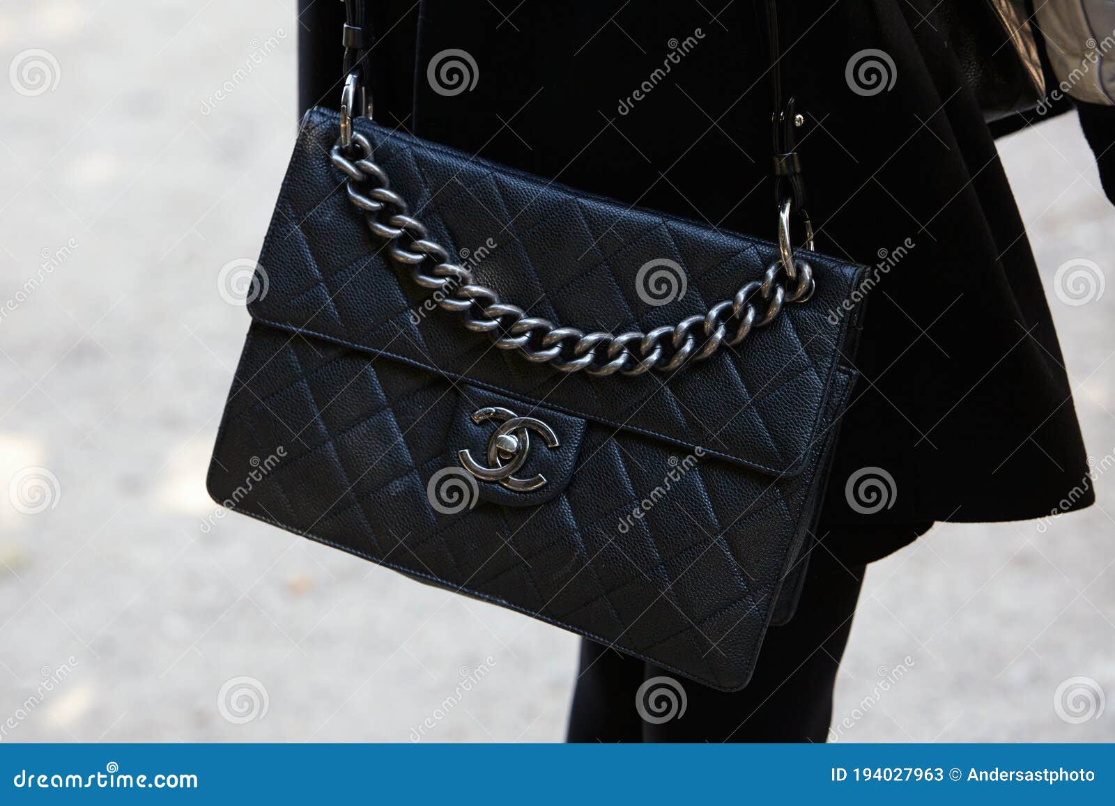 Black leather Chanel bag before Yang Li show, Paris fashion week – Stock  Editorial Photo © AndreaA. #85821028