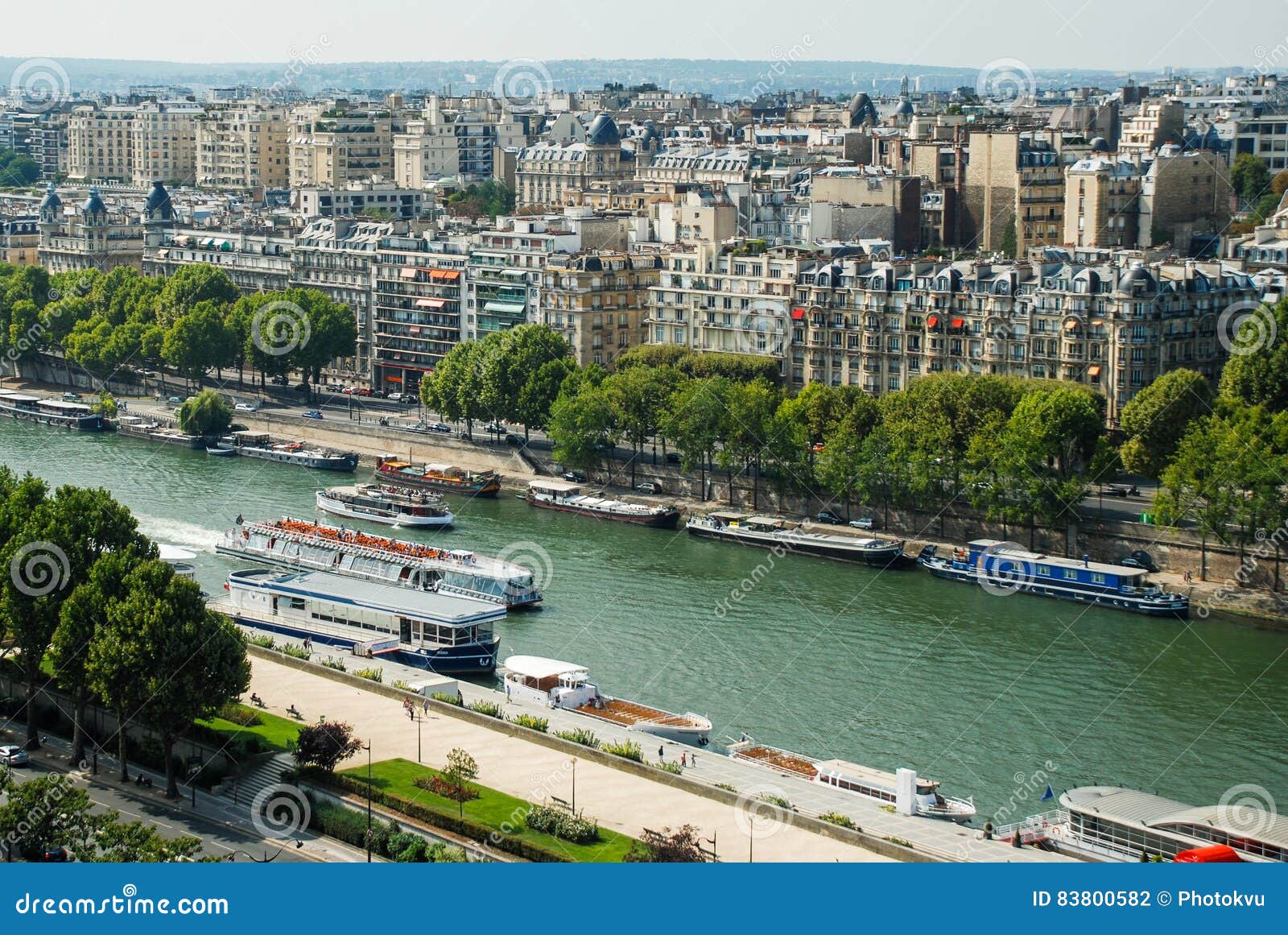 Paris widok lotniczego. Widok z lotu ptaka przy ulicami w Paryż, Francja