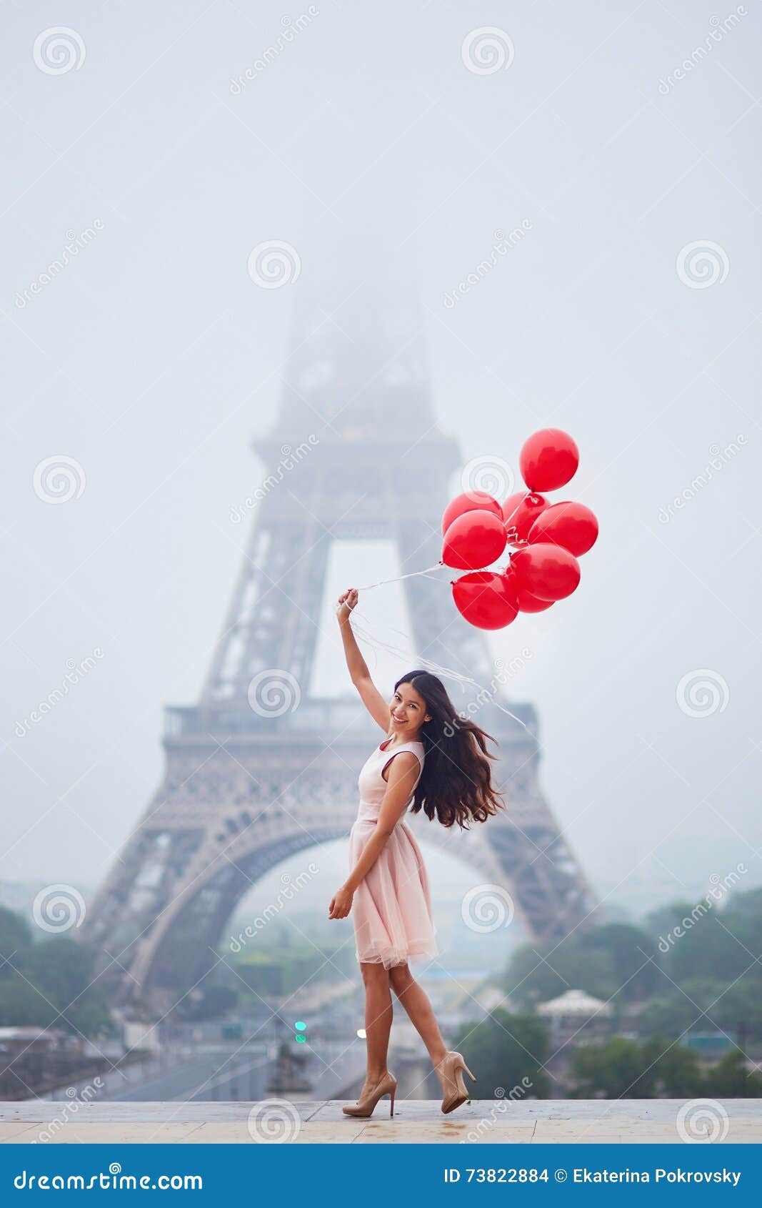 Parisian Woman with Red Balloons in Front of the Eiffel Tower Stock ...