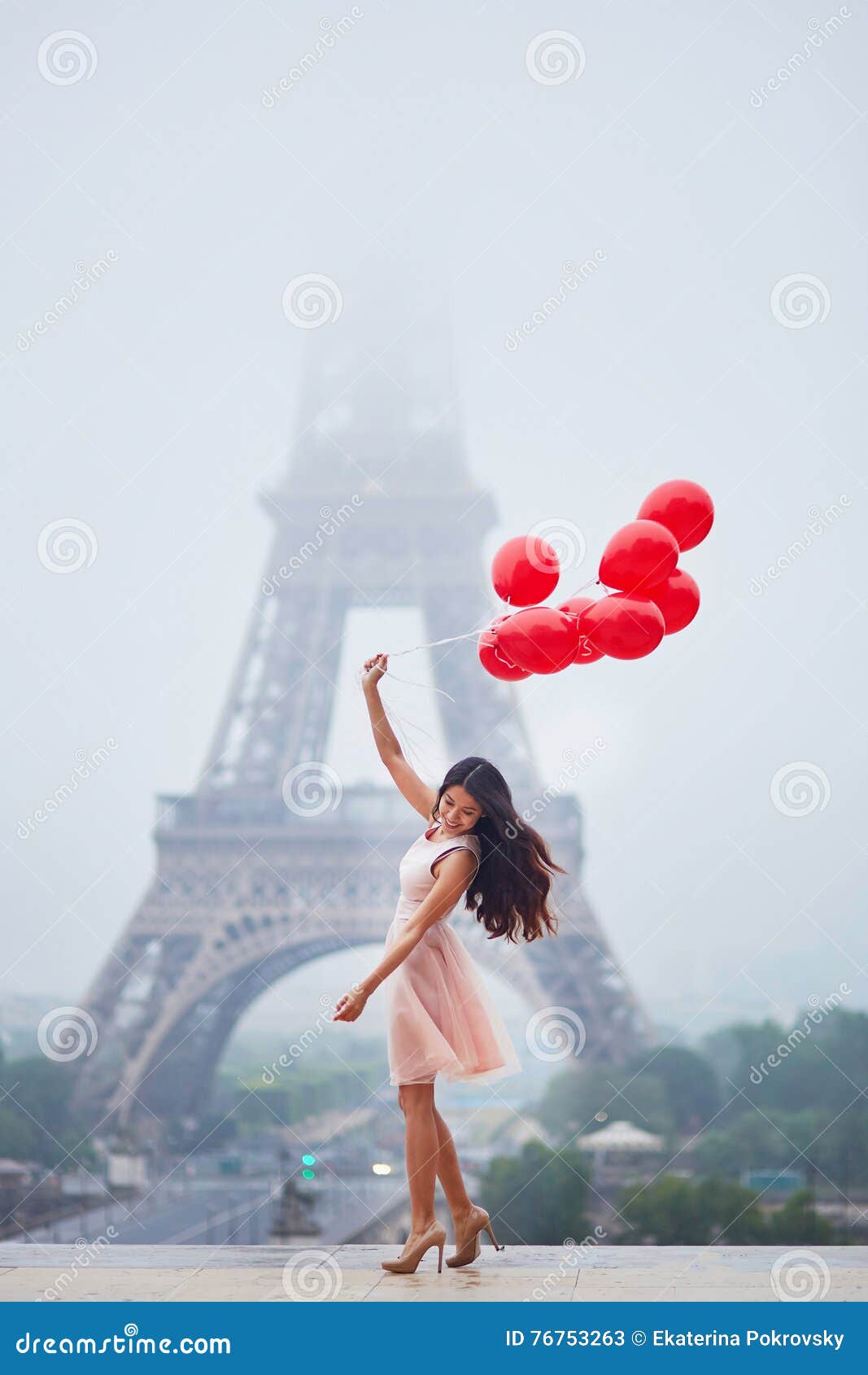 Parisian Woman with Red Balloons in Front of the Eiffel Tower Stock ...