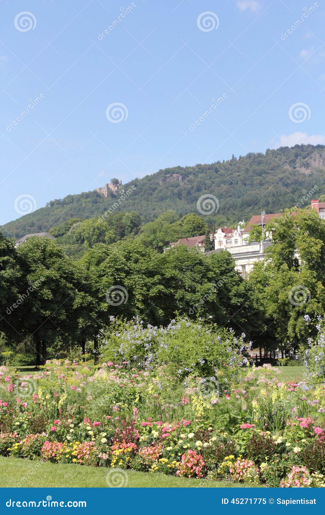 Park in baden-Baden, Duitsland. Beroemde Kurpark in toevlucht baden-Baden, Duitsland