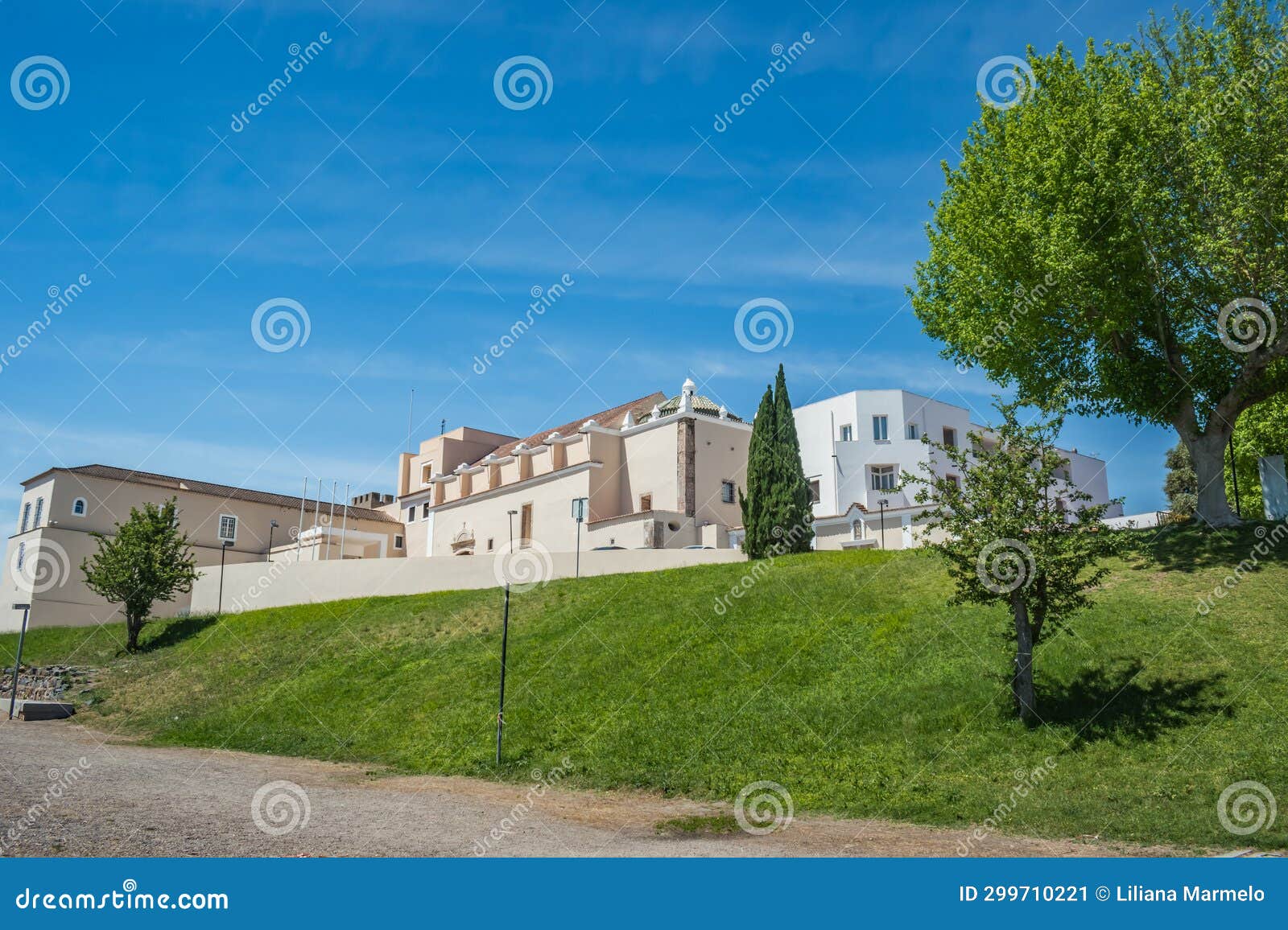 park of the castle and building of the pousada d. afonso ii, alcÃ¡cer do sal - portugal