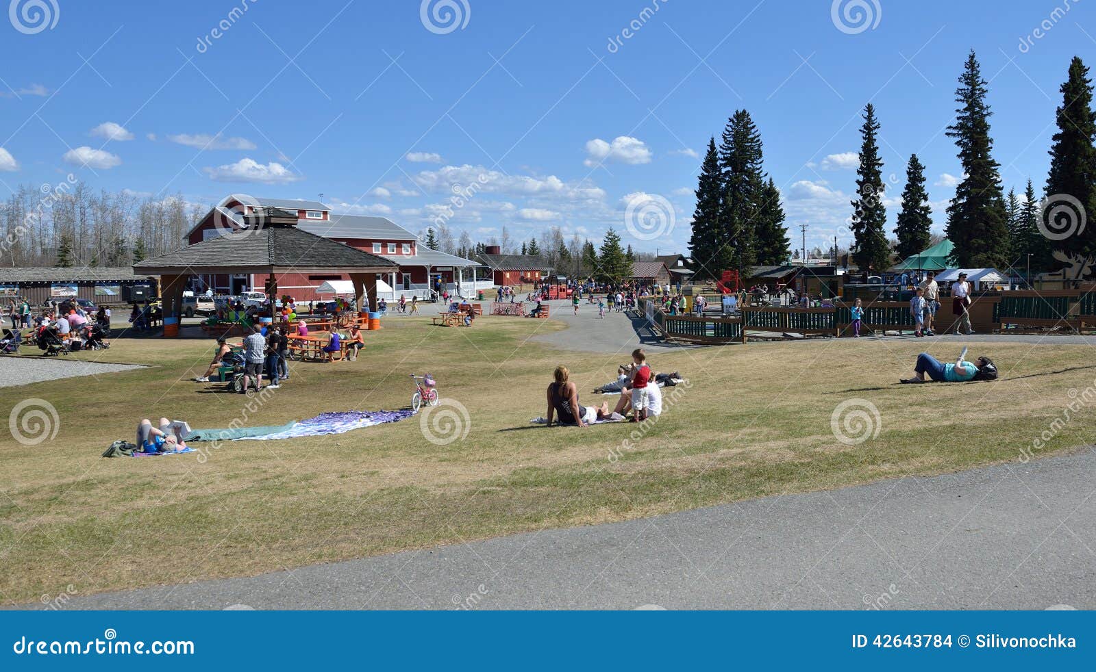Park of Fairbanks editorial stock image. Image of tour 42643784