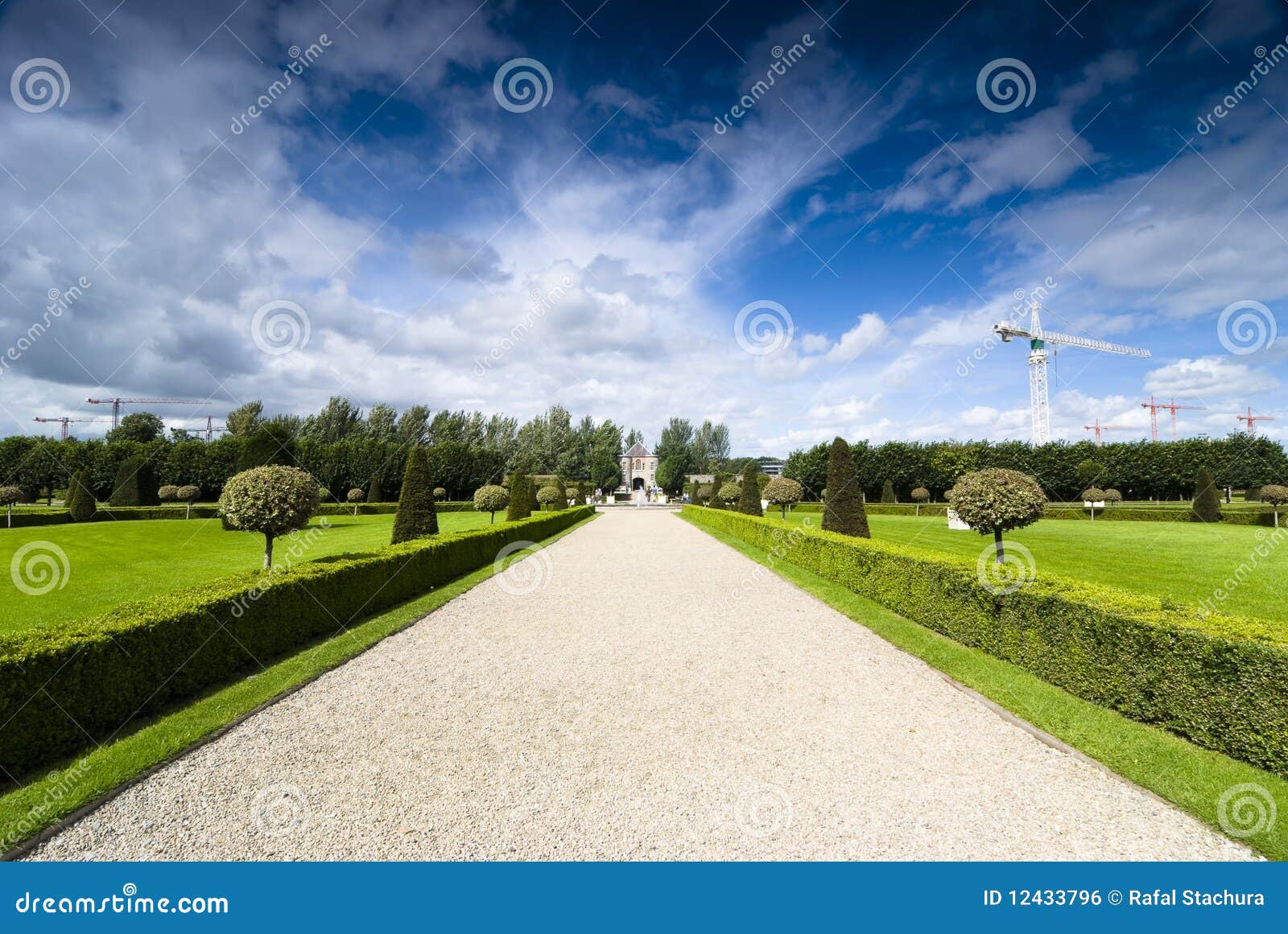 ParkGartenBoden stockfoto. Bild von park, boden, garten