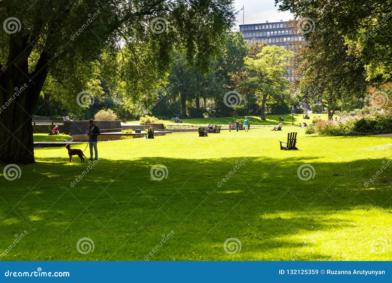 Park in Hamburg editorial stock image. Image of bright - 132125359