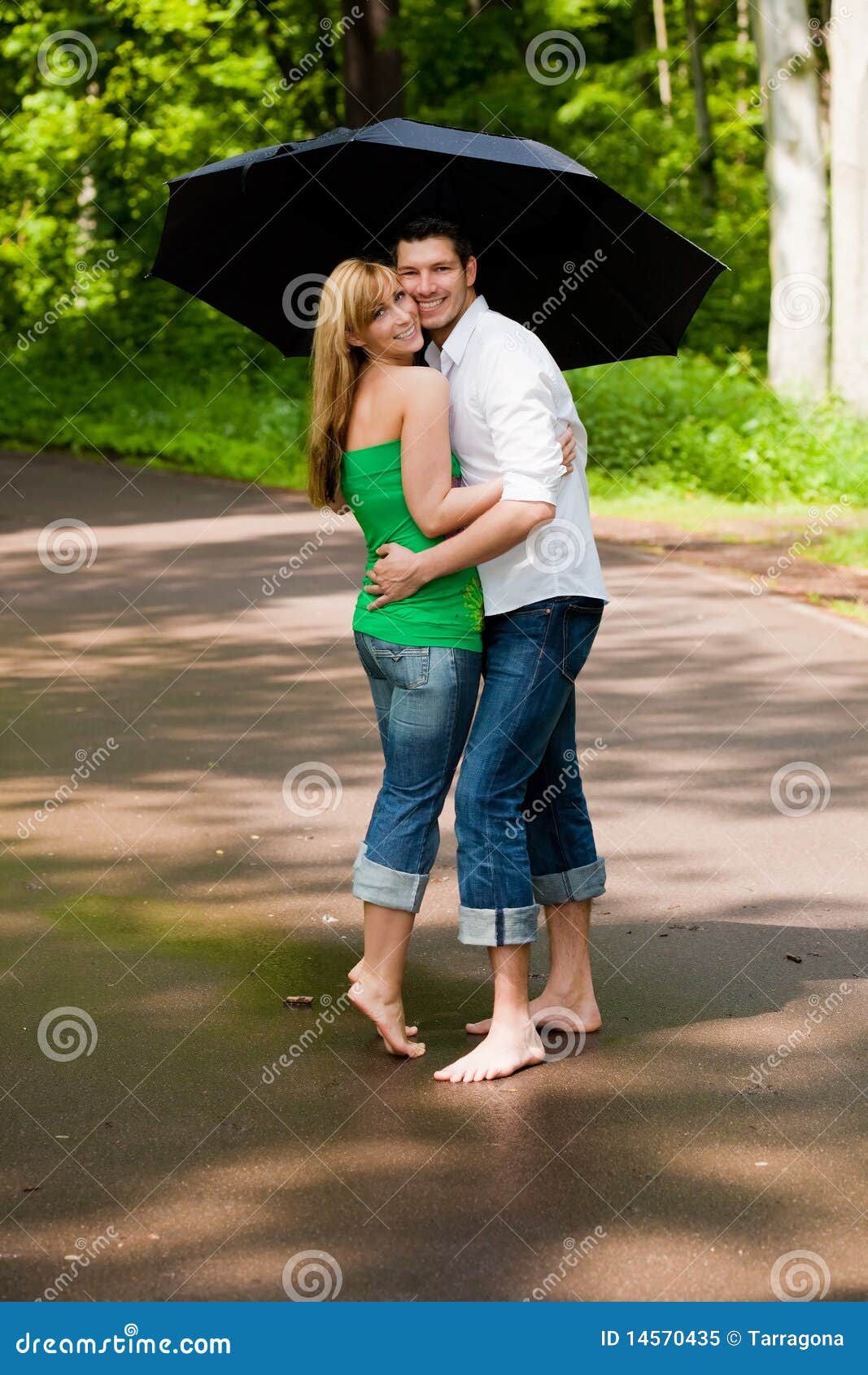https://thumbs.dreamstime.com/z/park-walk-couple-umbrella-14570435.jpg