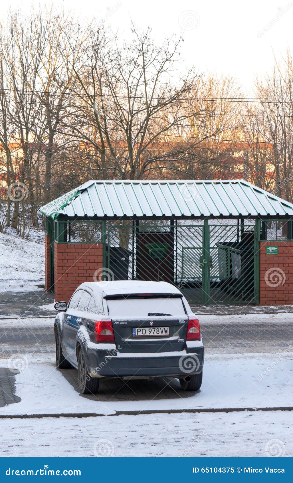 Parkendes Auto Im Schnee Redaktionelles Bild Bild Von Auto