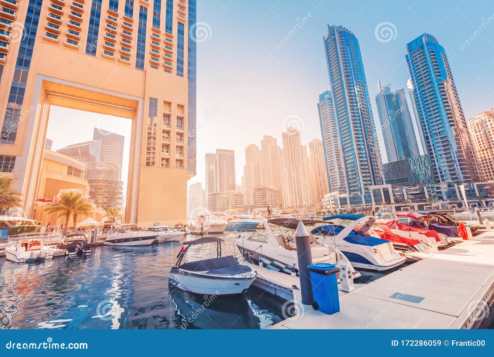 dubai marina yacht parking