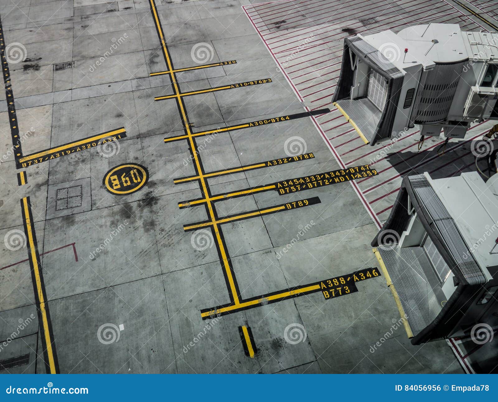 parking distances for airplanes and airbridges
