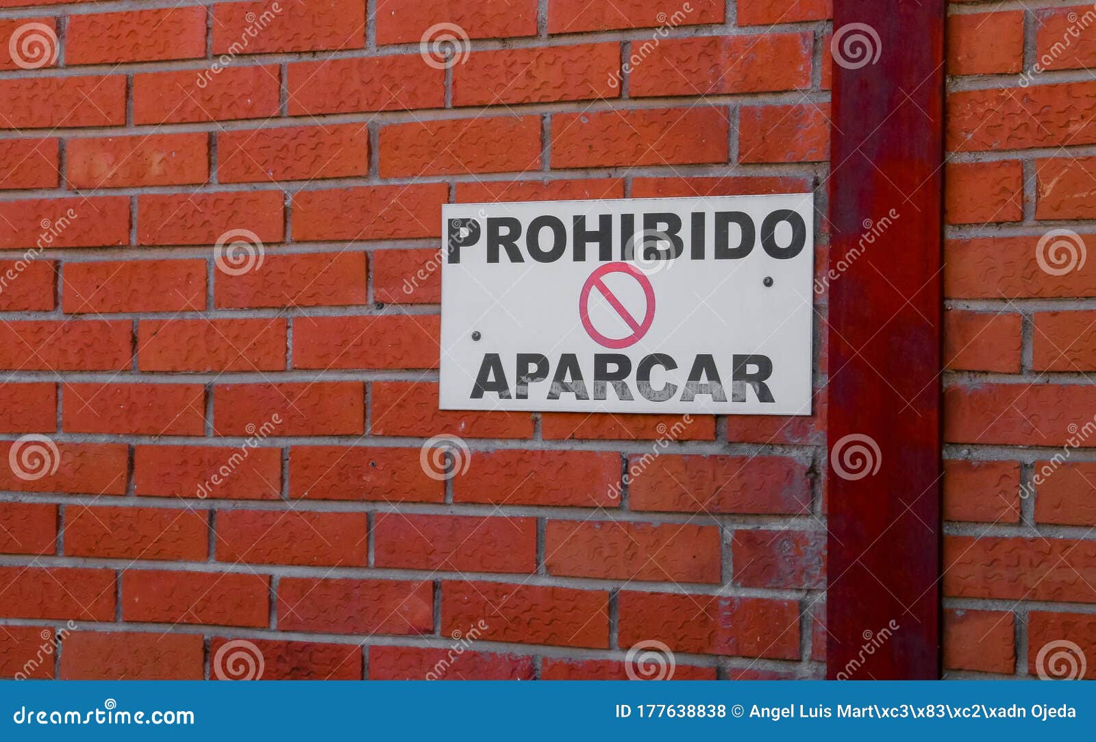 parking prohibited sign in madrid, spain.