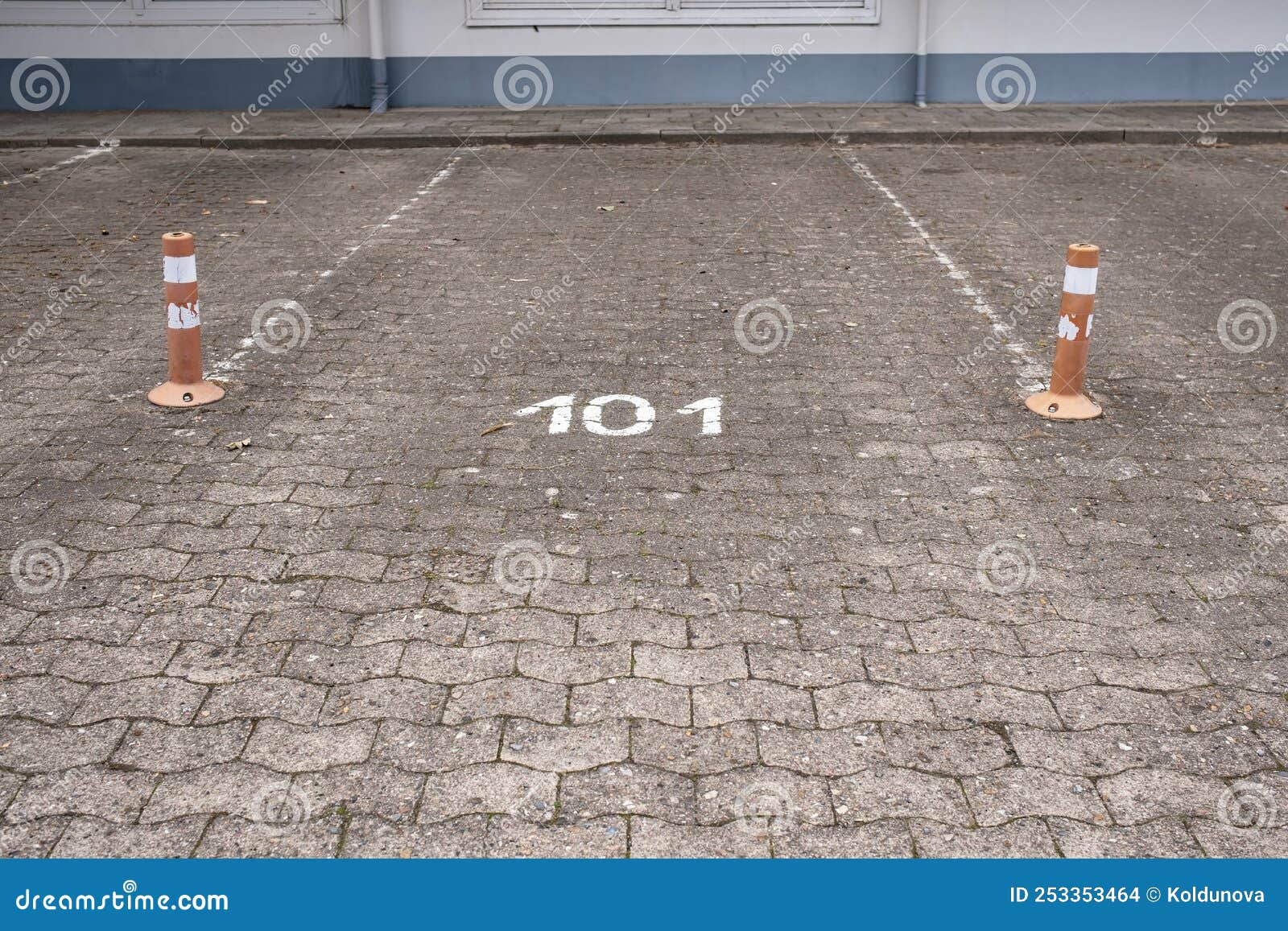 Parking Space with Number 101, a Rapid Learning Driving School Stock